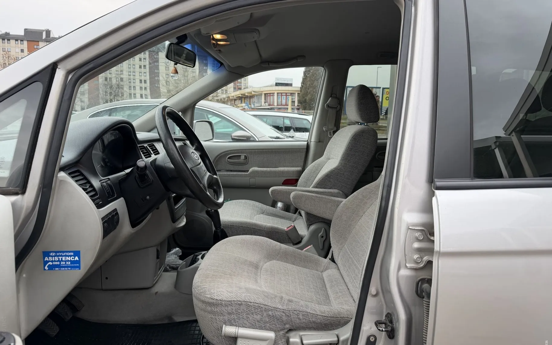 Notranja slika - Hyundai Trajet - 2.0 CVVT GLS-7SEDEŽEV-ALU-AUTO KLIMA-VLEČNA KLJU.. - 19