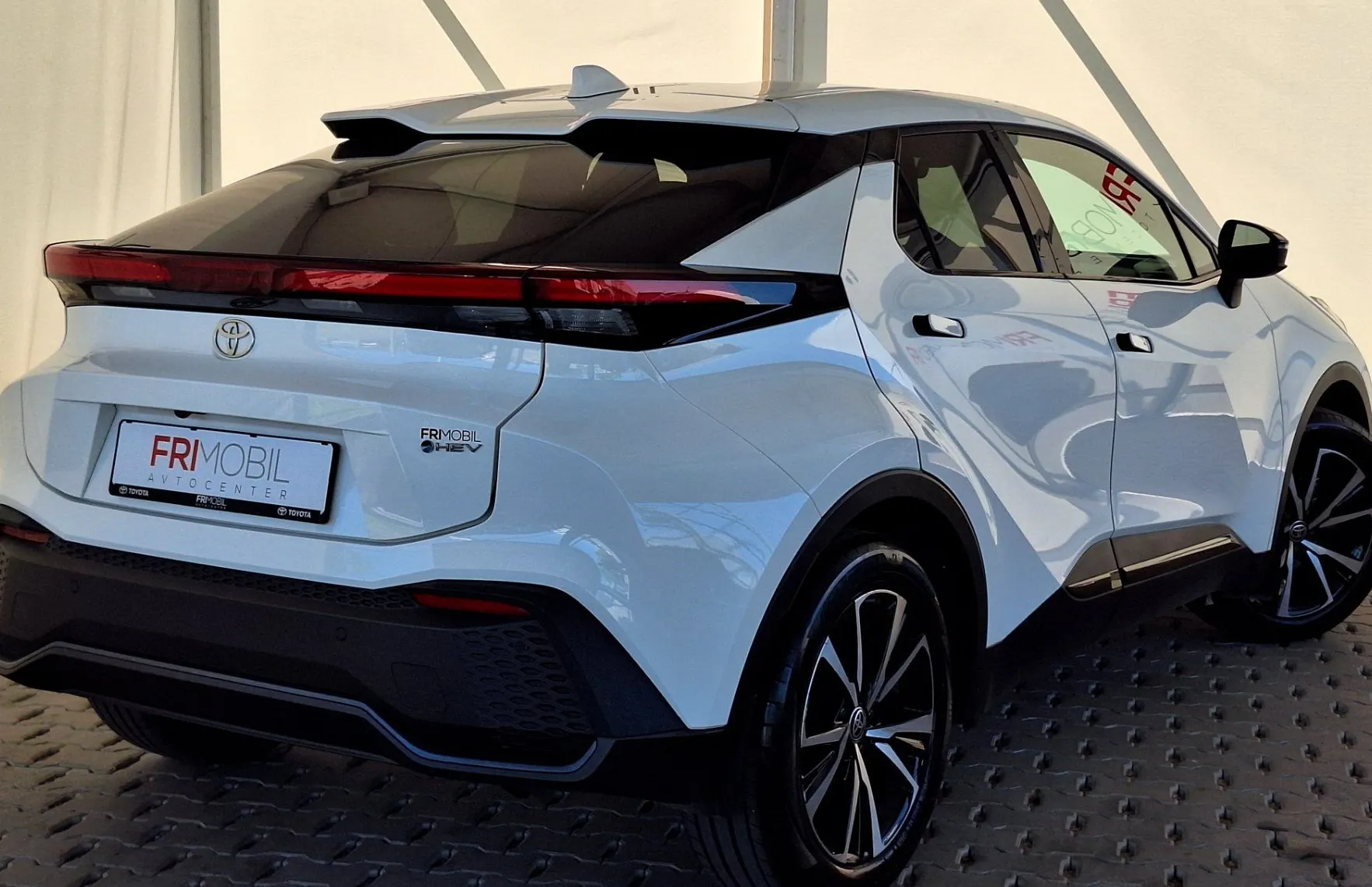 Zunanja slika - Toyota C-HR - Hybrid 1.8 C-LUB Tech Avt. - 3