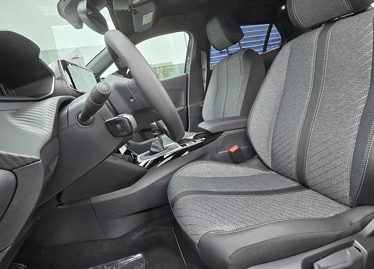 Zunanja slika - Peugeot 2008 - ALLURE PureTech 100 - 7