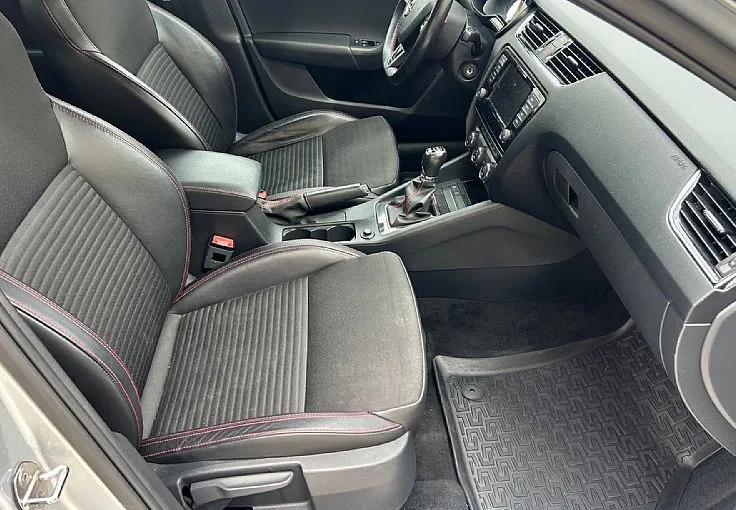 Zunanja slika - Škoda Octavia - Combi 2.0 TDI RS - 12