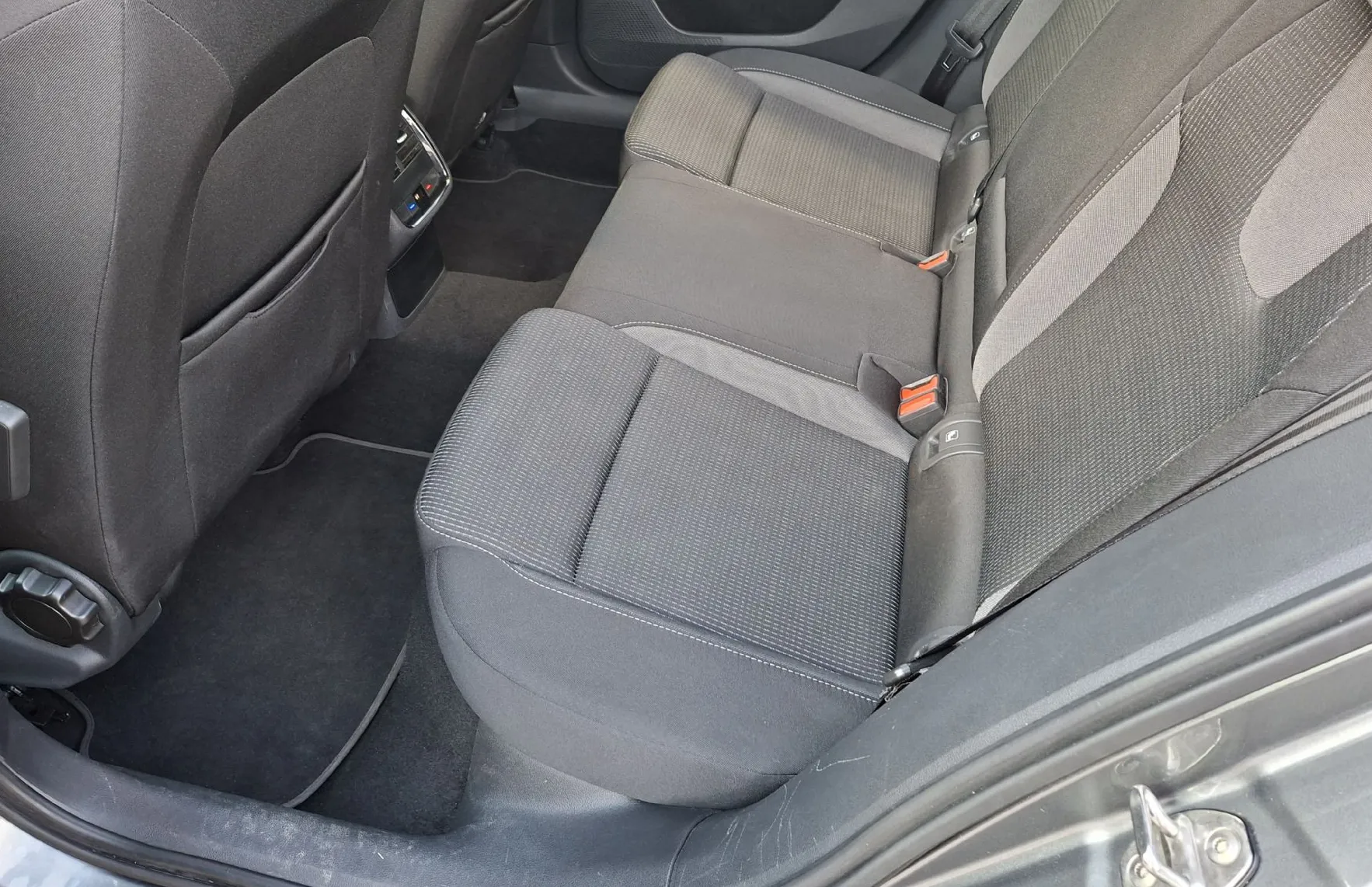 Zunanja slika - Škoda Octavia - 2.0 TDI Ambition DSG 110 kW - 9