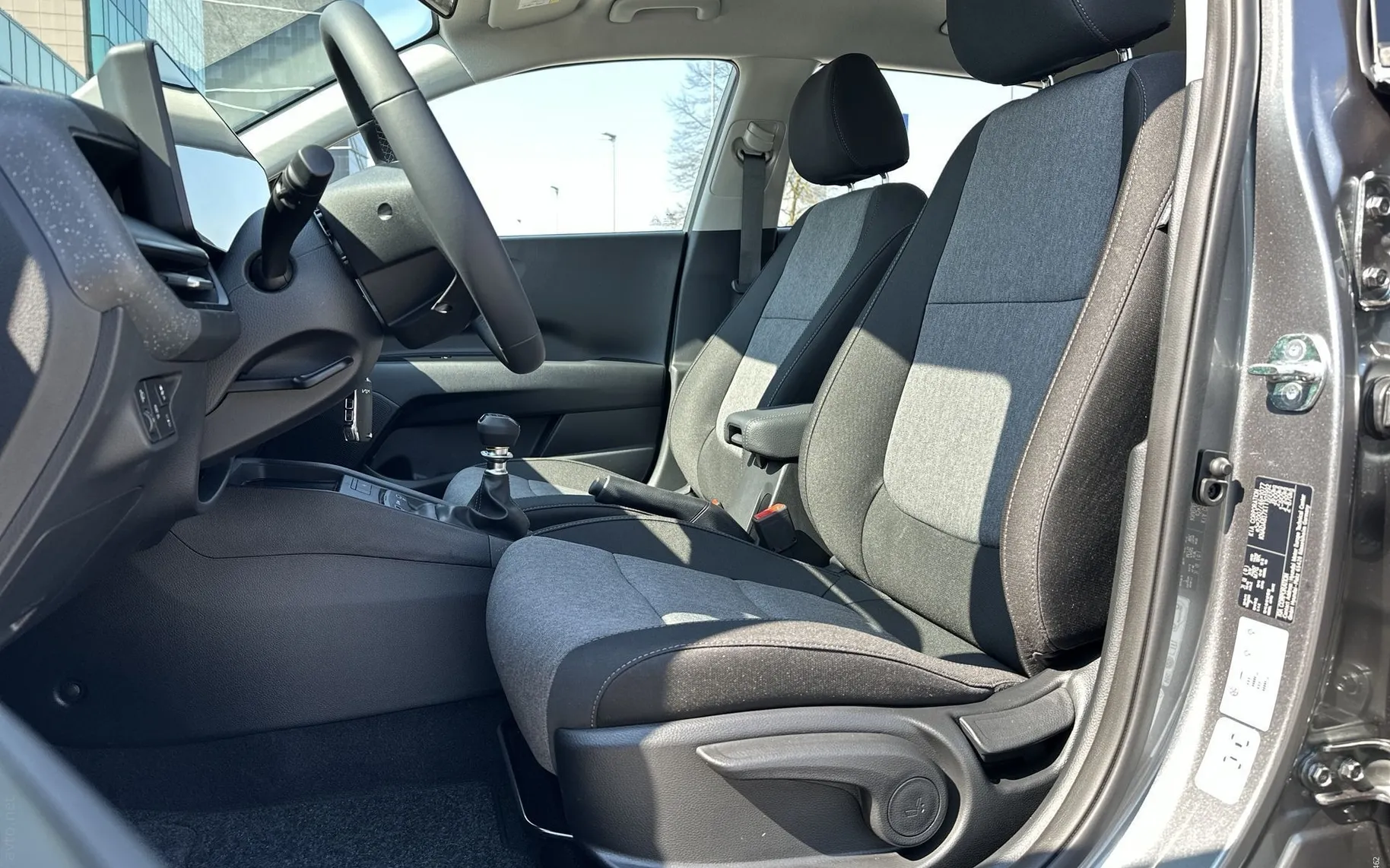 Notranja slika - KIA Stonic - 1.0 T-GDi LX Life M T - 10