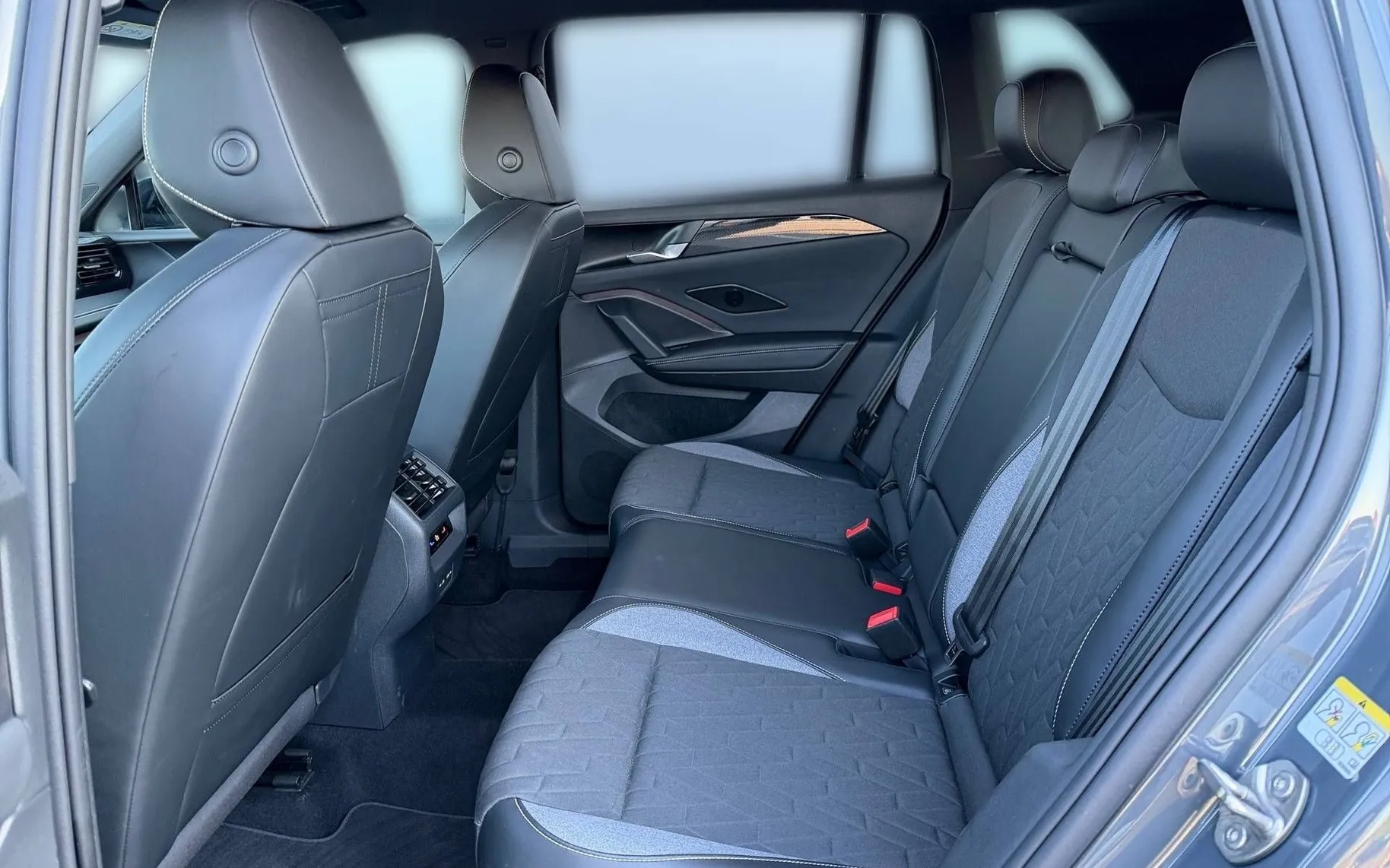 Notranja slika - Volkswagen Tiguan - 1.5 eTSI BMT Goal DSG-ACC-IQ Light-360 kamera..... - 11