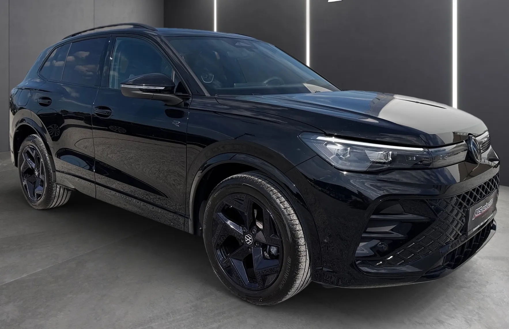 Zunanja slika - VW Tiguan - 1.5 eTSI DSG R-Line Black Style-Comfort Plus-SLO.. - 2