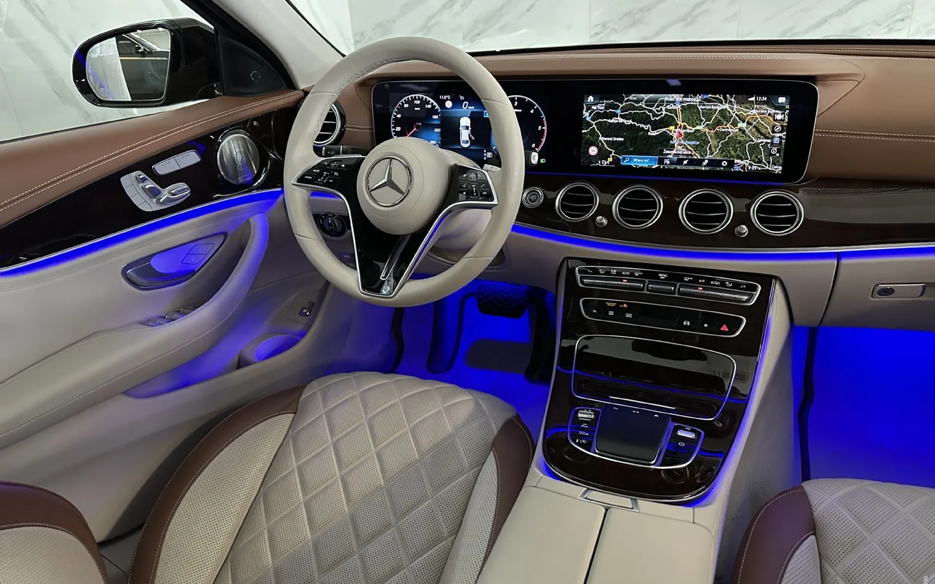 Notranja slika - Mercedes-Benz E-Razred - 200d|AMG|Pano|SoftC|HUD|Designo|Hlajenje|360K|Burm - 10