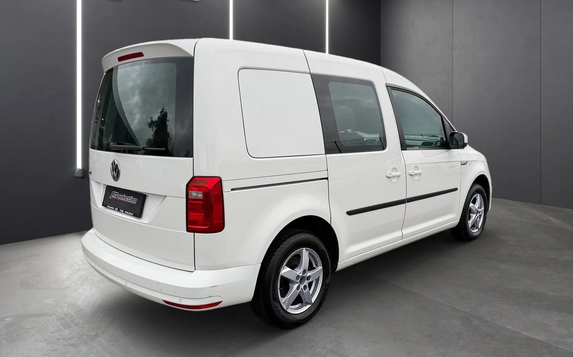 Zunanja slika - Volkswagen Caddy - 4 Business Trendline 2.0 TDI - 3