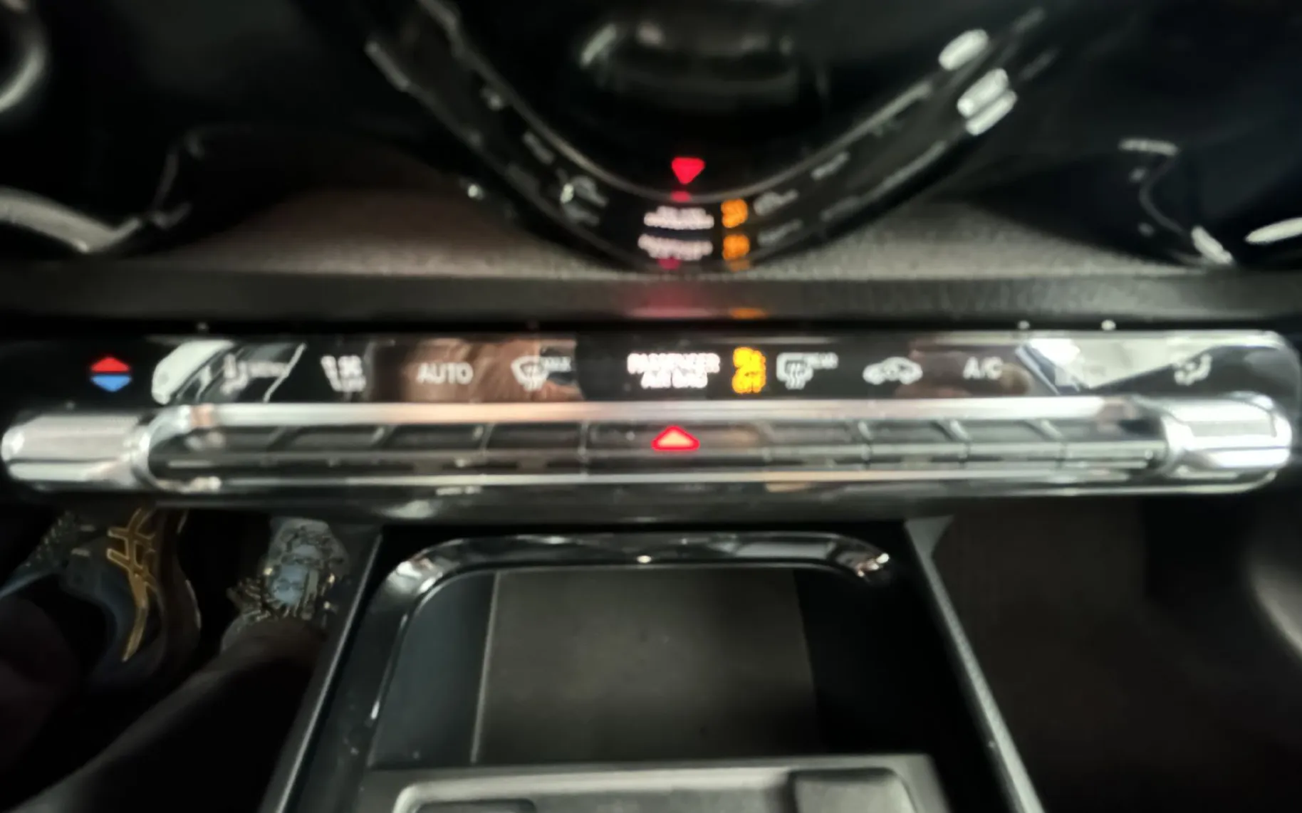 Notranja slika - Mercedes-Benz GLB-Razred - GLB 200 d 4MATIC Avt.NEMŠKI.KAMERA.PANORAMA.NAVI - 16