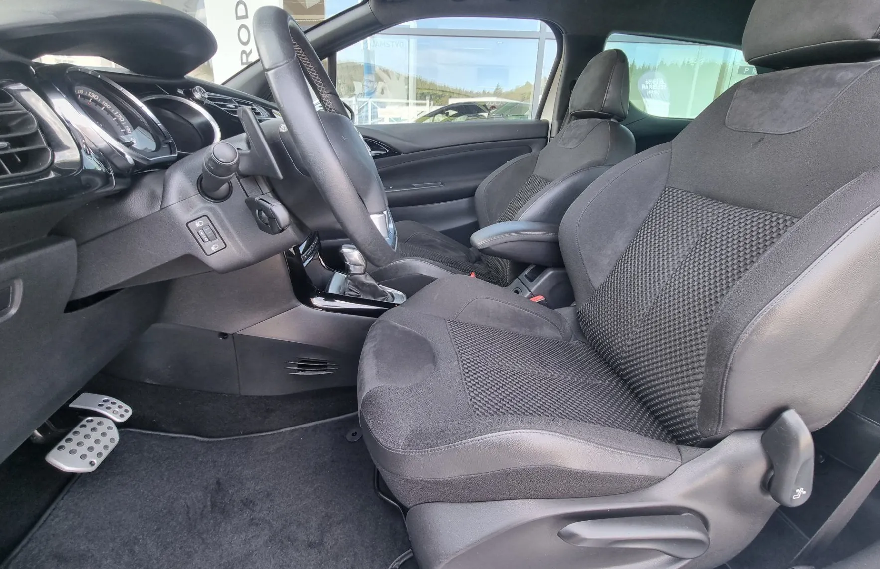 Zunanja slika - Citroën DS3 - 1.2 PURETECH CHIC - Avtomatik - POTRJENA SERVISNA - 11