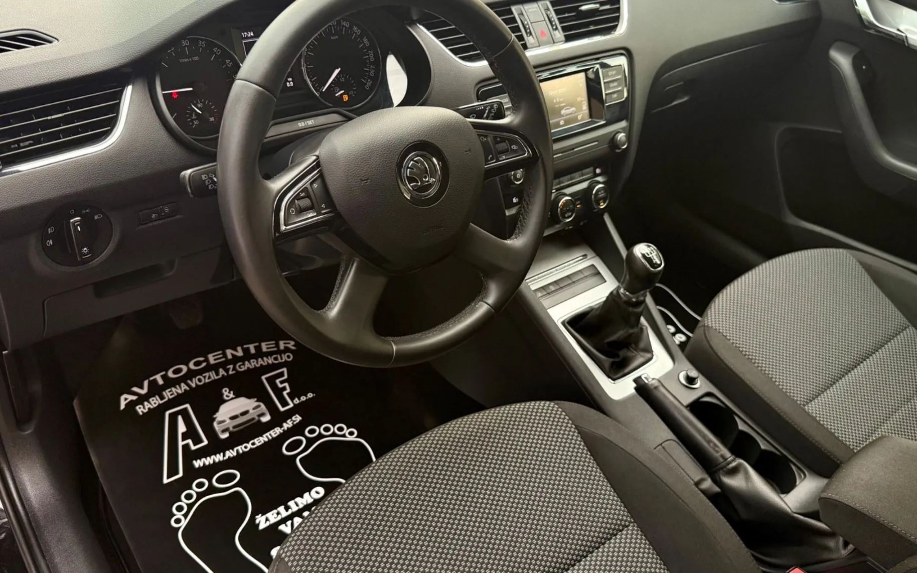 Notranja slika - Škoda Octavia - 1.6 TDI-LIMUZINA-LIZING ZA TUJCE-KLJUKA-ODLIČEN- - 8