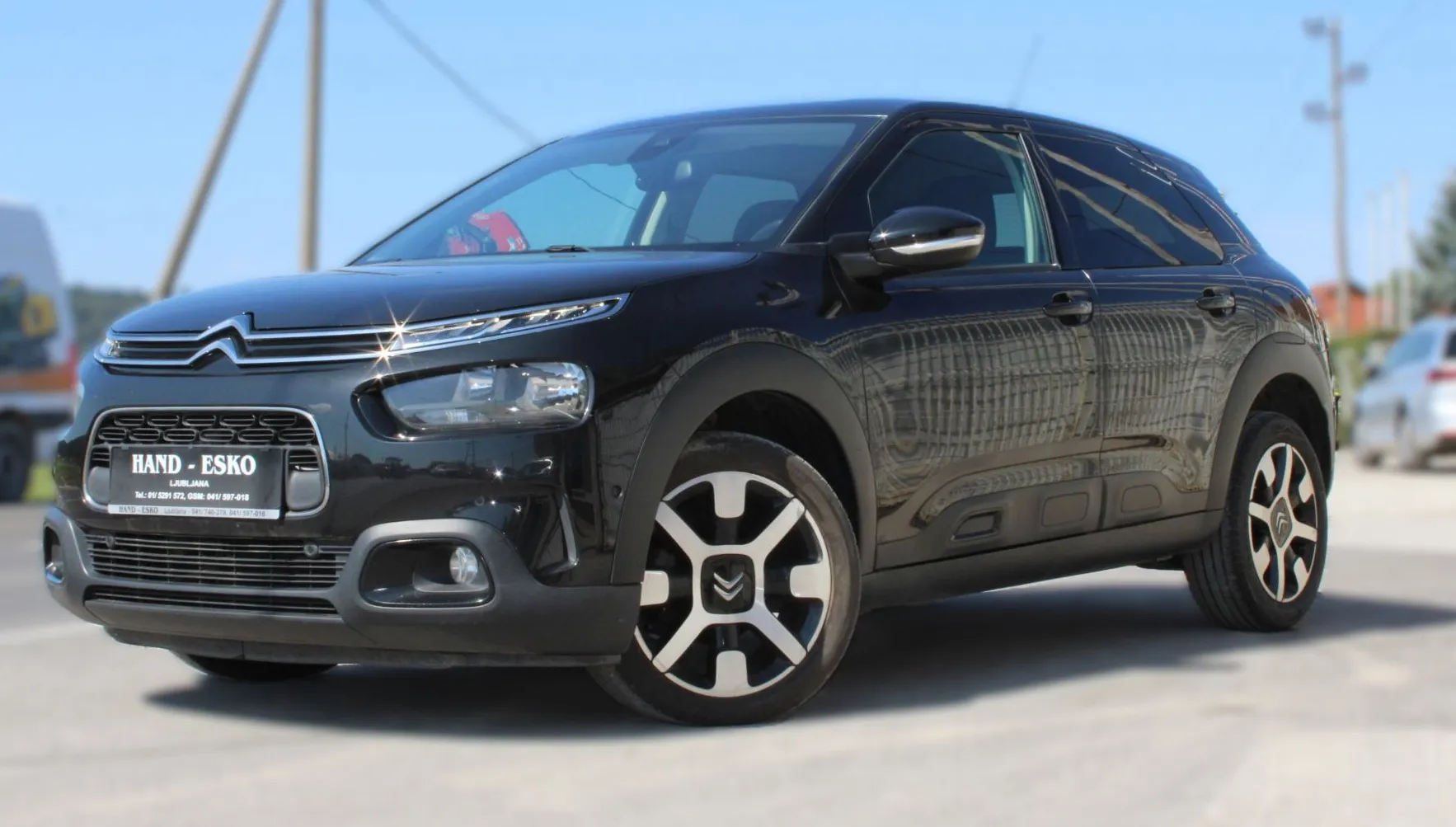 Zunanja slika - Citroën C4 Cactus - 1.2 PureTech 110 Shine Avt._ALU_NAVI_PDC_KAMERA - 1
