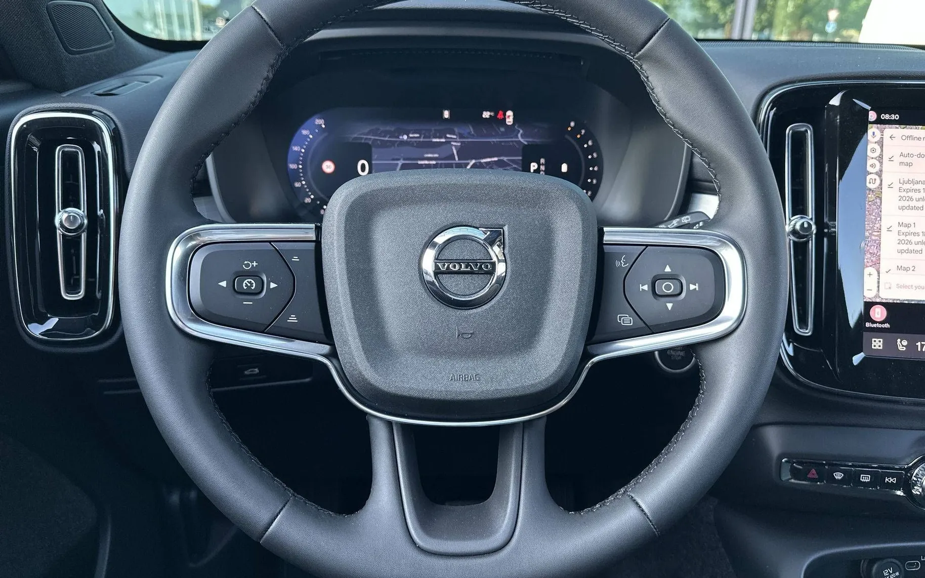 Notranja slika - Volvo XC40 - B3 P Plus Dark AT DCT - 14