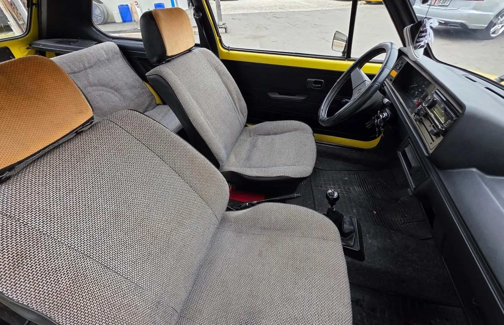 Zunanja slika - Volkswagen Golf - 1.3 GL OBNOVLJEN KOT NOV - 12