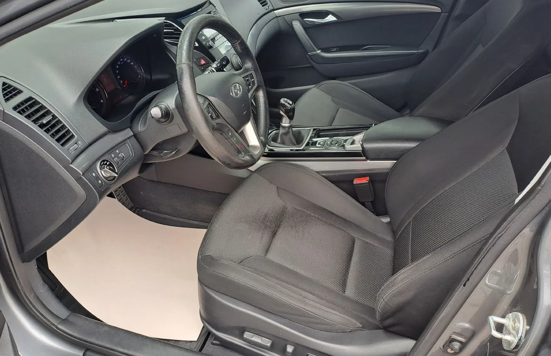 Zunanja slika - Hyundai i40 - Wagon 1.7 CRDi Comfort - 4