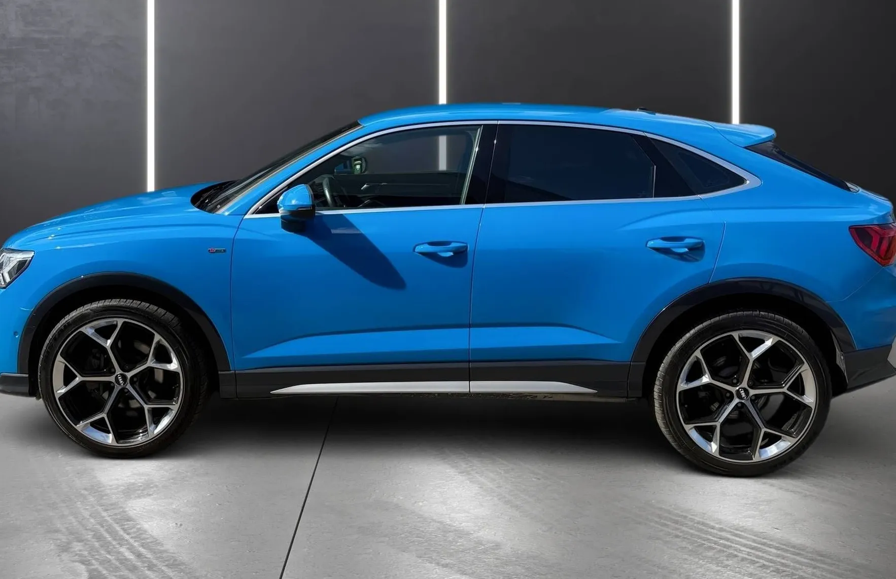 Zunanja slika - Audi Q3 - Sportback 40 TDI QUATTRO S LINE SPORT MATRIX NAVI PDC  KAM - 4