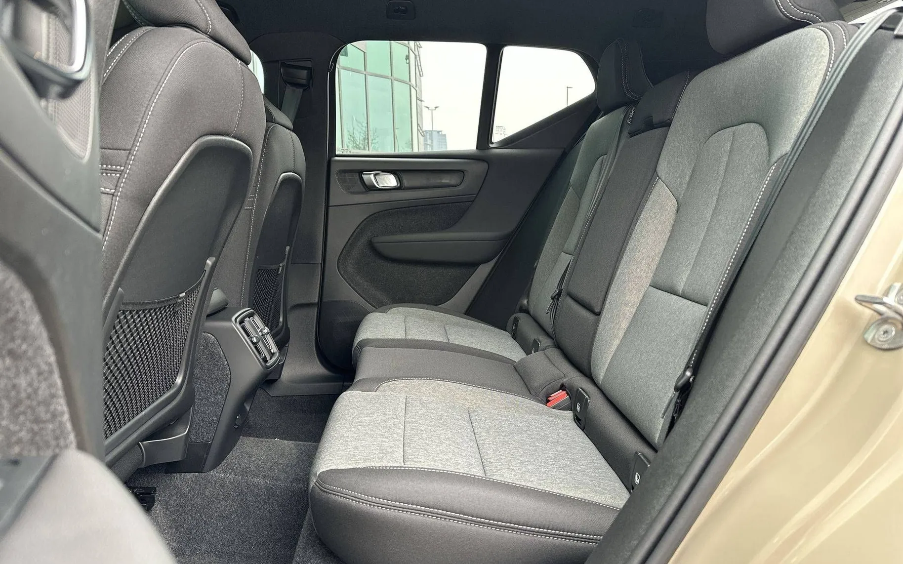 Notranja slika - Volvo XC40 - B3 P Plus Dark AT DCT ... - 17