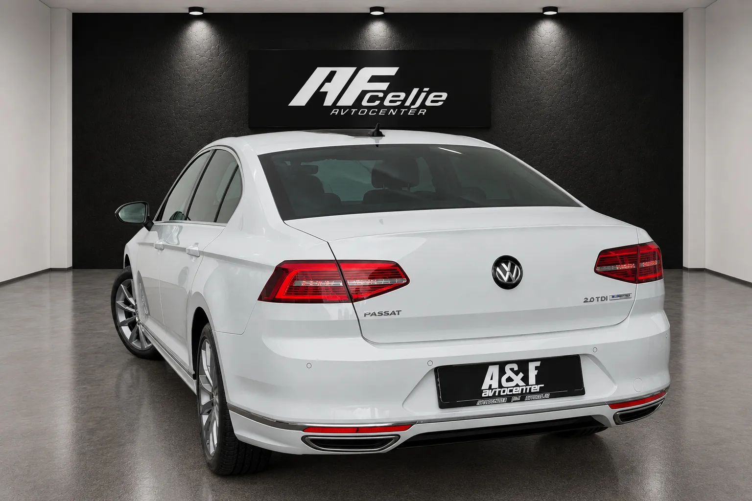Notranja slika - Volkswagen Passat - 2.0 TDI-R LINE-1 LASTNIK-FUL LED-LIZING ZA TUJCE- - 7