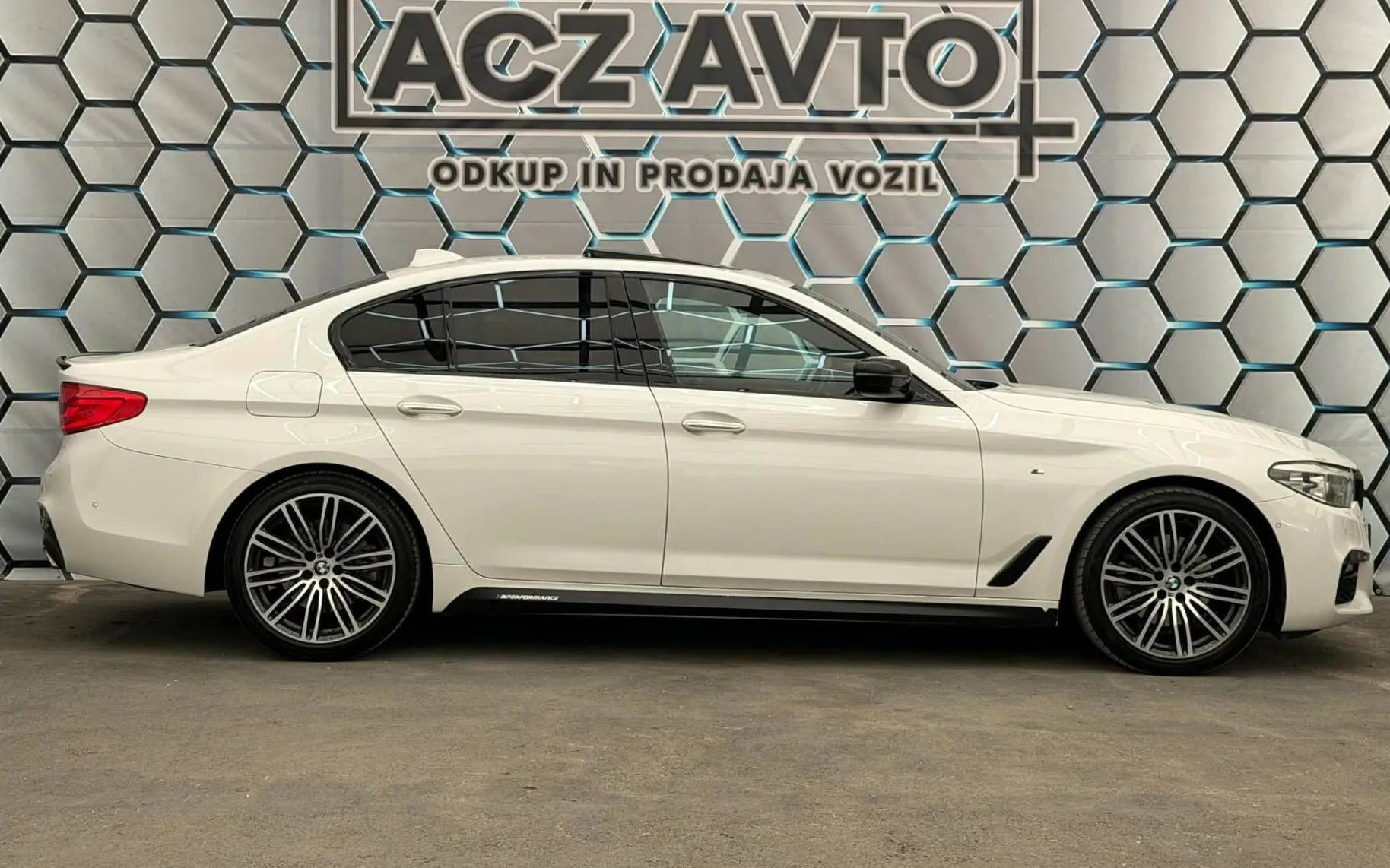 Zunanja slika - BMW serija 5: - 520XD•AUT•M PAKET•ŠIBEDAH•XENON+LED•VIRTUAL•NAVI• - 5