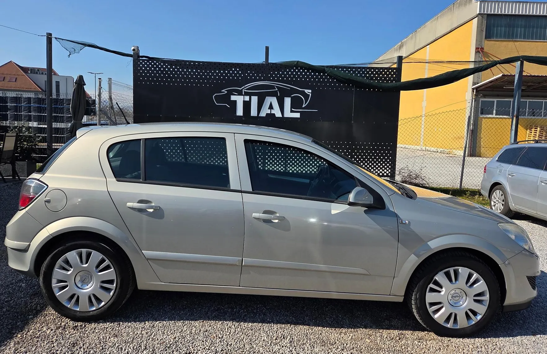 Zunanja slika - Opel Astra - 1.7CDTI-SLO-1LASTNIK-KLIMA-REDNO SERVISIRANA - 8