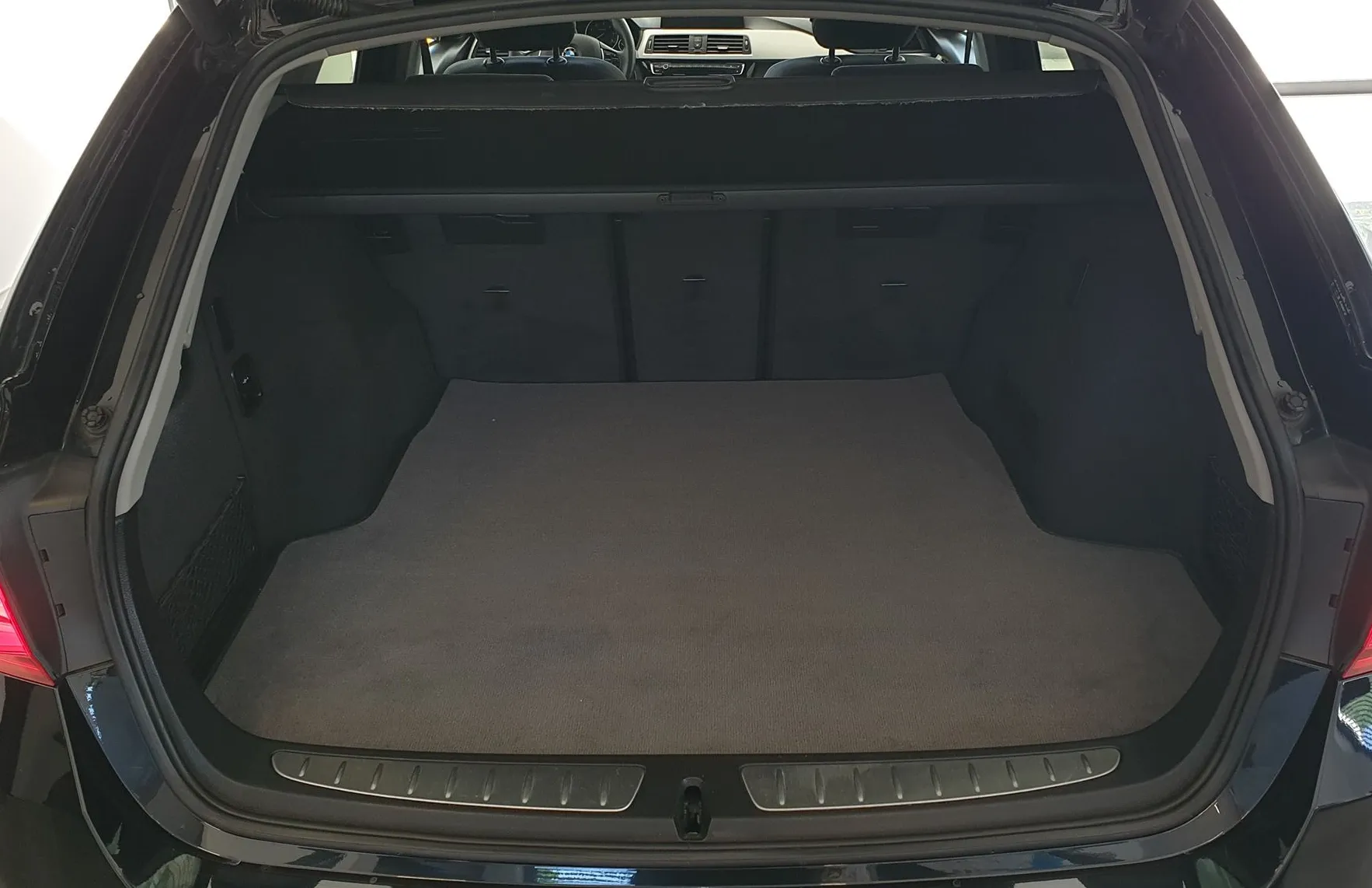 Zunanja slika - BMW Serija 3 - Touring: 318d Touring KEYLES|LED|VELIKA NAVI|PDC|GR.SEDE - 8