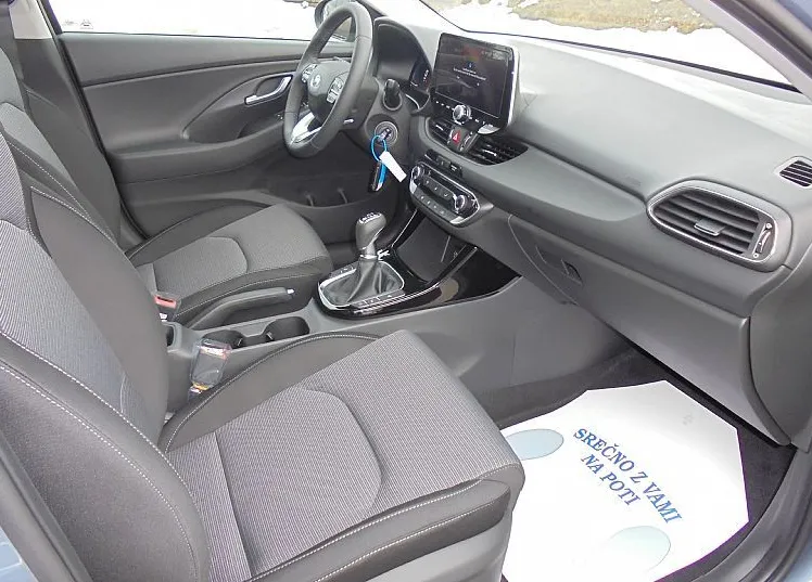 Zunanja slika - Hyundai i30 Wagon - 1.5 MPI 96 STYLE°16ALU˘Winter°RAC°rg° ZALOGA ° - 10