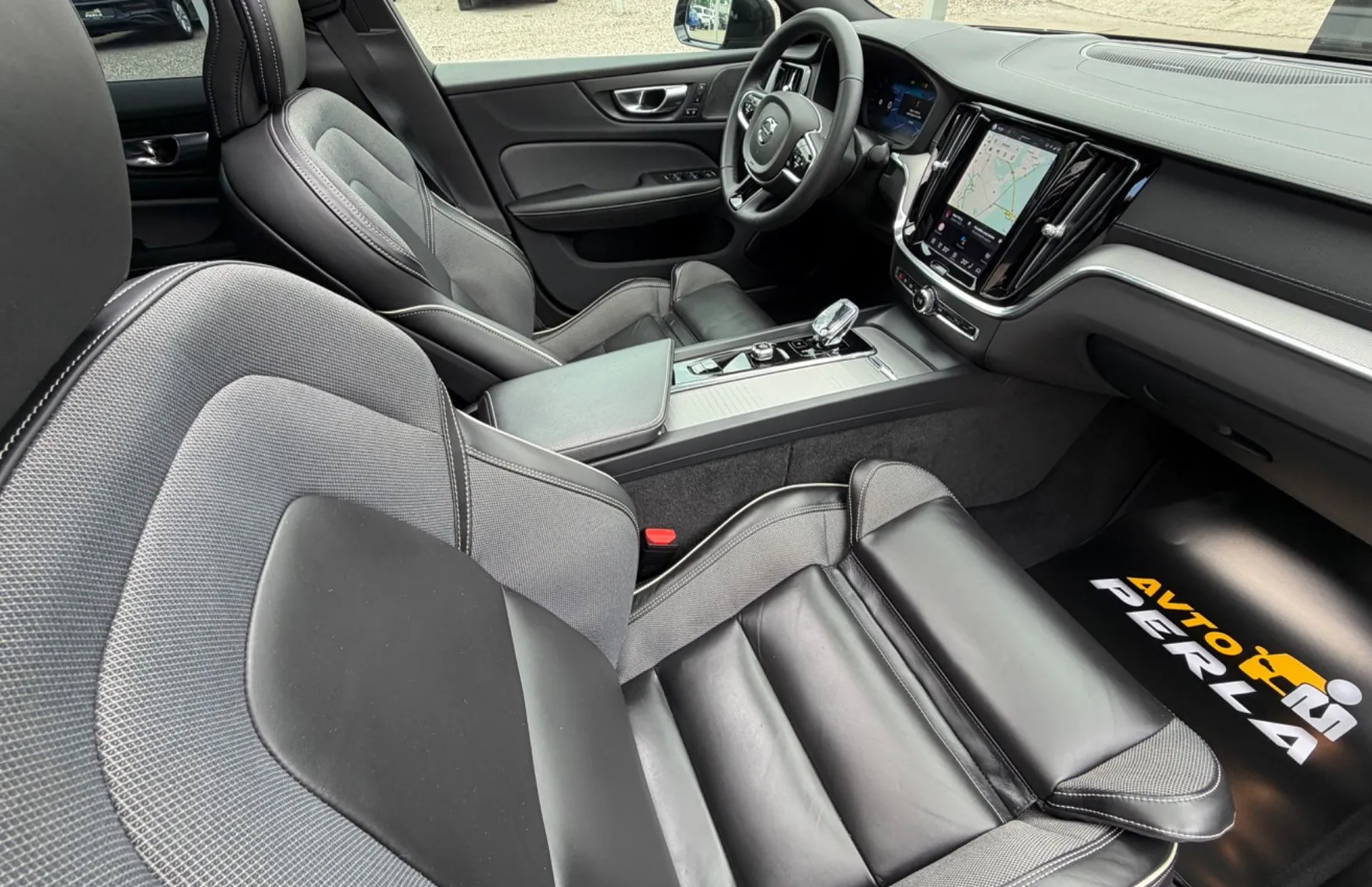 Zunanja slika - Volvo S60 - B5-R Ultimate Dark 4X4 TOP OPREMA KOT NOV JAMSTVO - 14