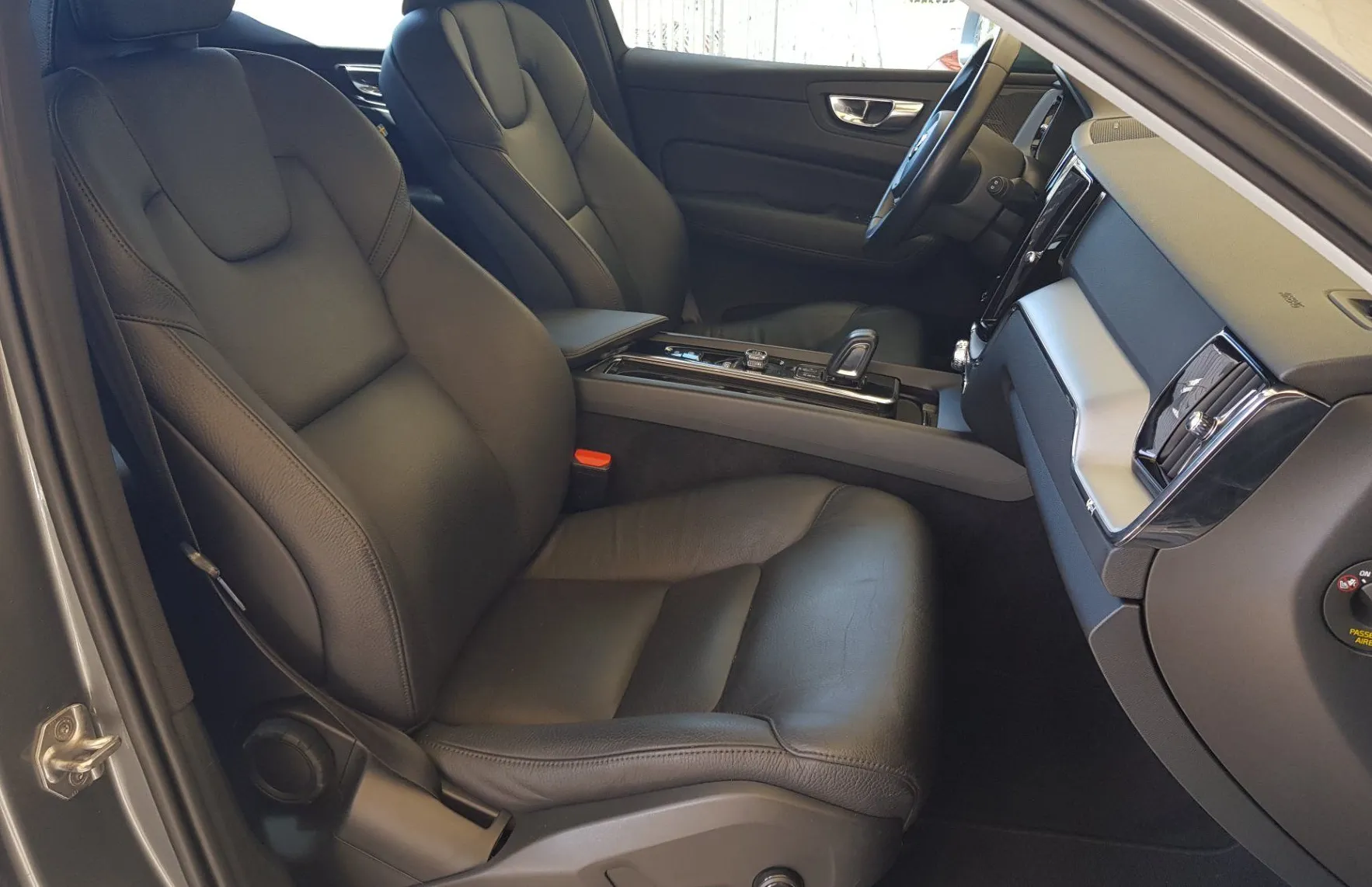 Zunanja slika - Volvo XC60 - B4D AWD Momentum Avt. - 9