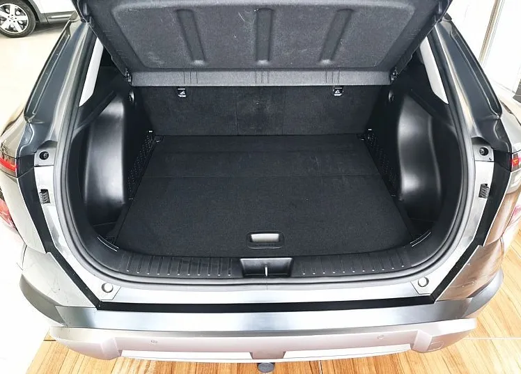Zunanja slika - Hyundai Kona - T-GDI 100 PREMIUM-VLE. KLJ-REZ.KOLO-AMBIENT-VIDEO - 6