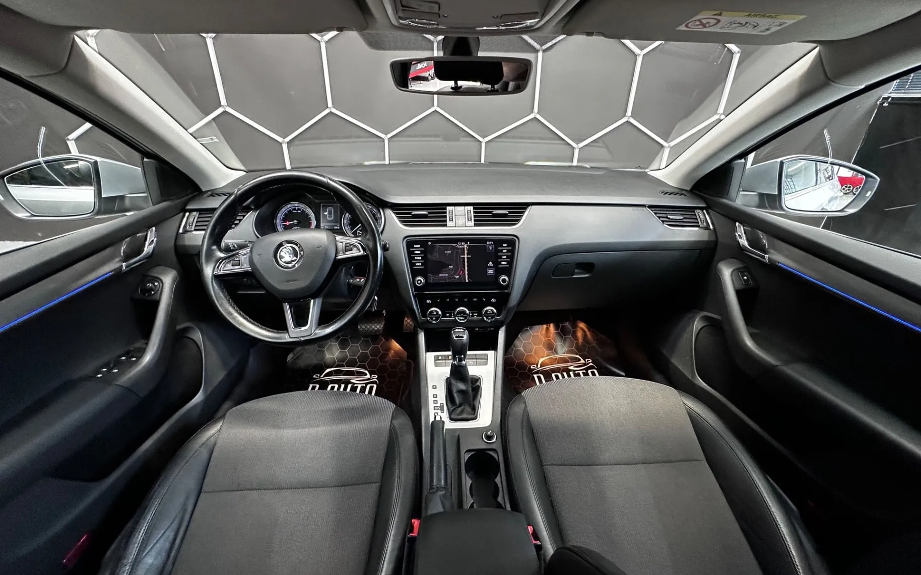 Notranja slika - Škoda Octavia - 2.0 TDI DSG 110 kW-LED-NAVI-KLJUKA-AMBIENT-ACC - 9