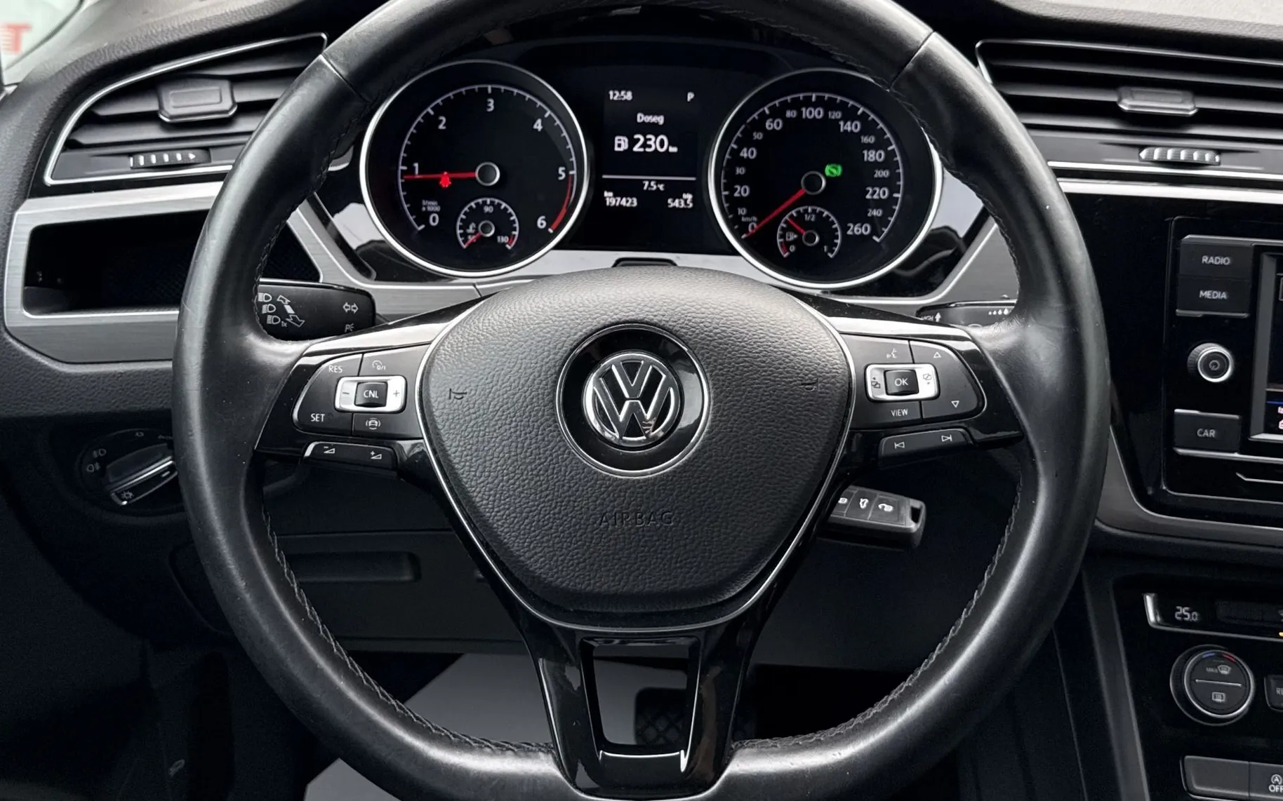 Zunanja slika - Volkswagen Touran - 2.0 TDI SCR Family 110  150  PARK SENZ. JAMSTV... - 11
