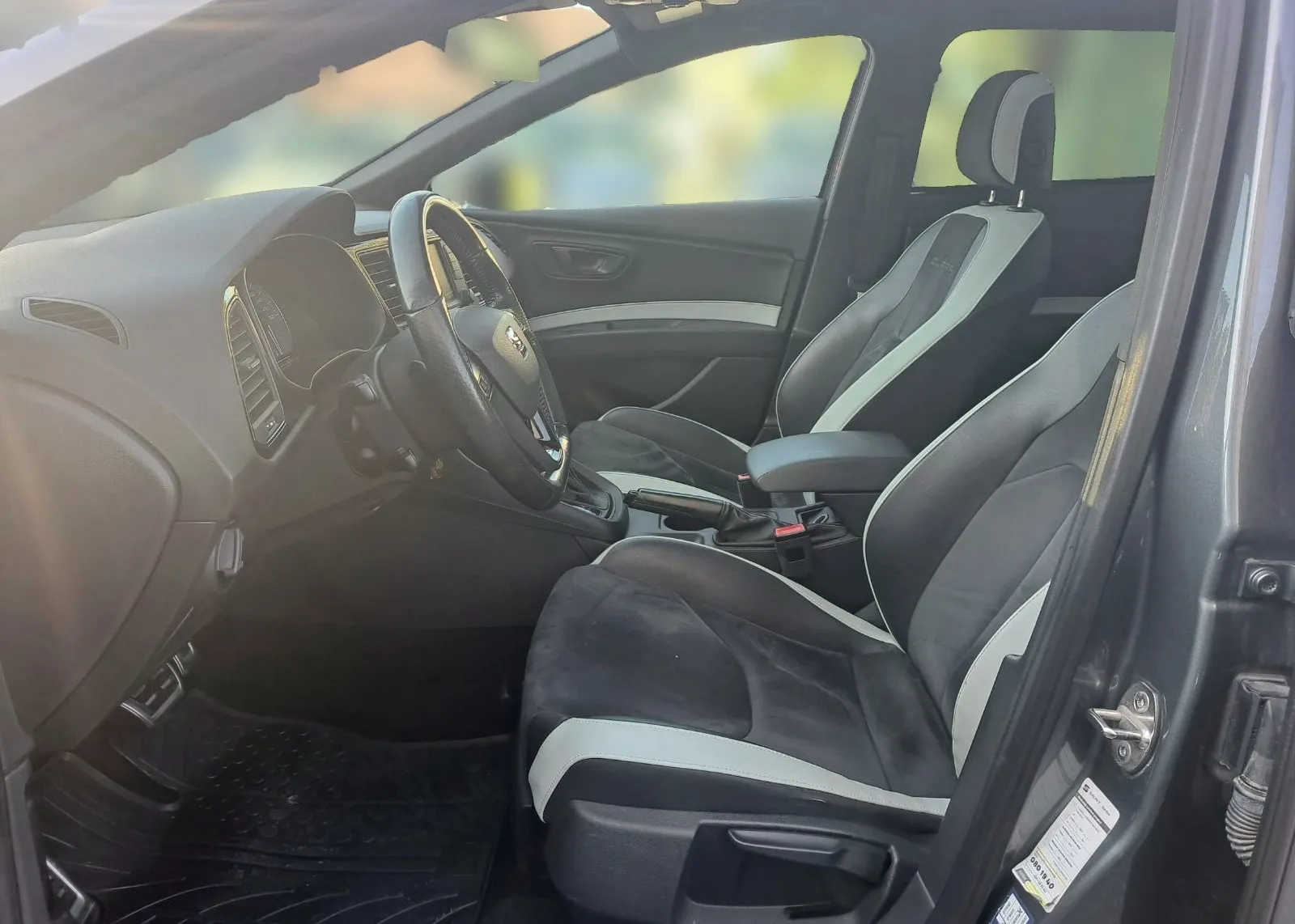 Notranja slika - Seat Leon - ST 2.0 TSI Cupra DSG-PERFORMANCE PAKET-SLOV AVTO - 10