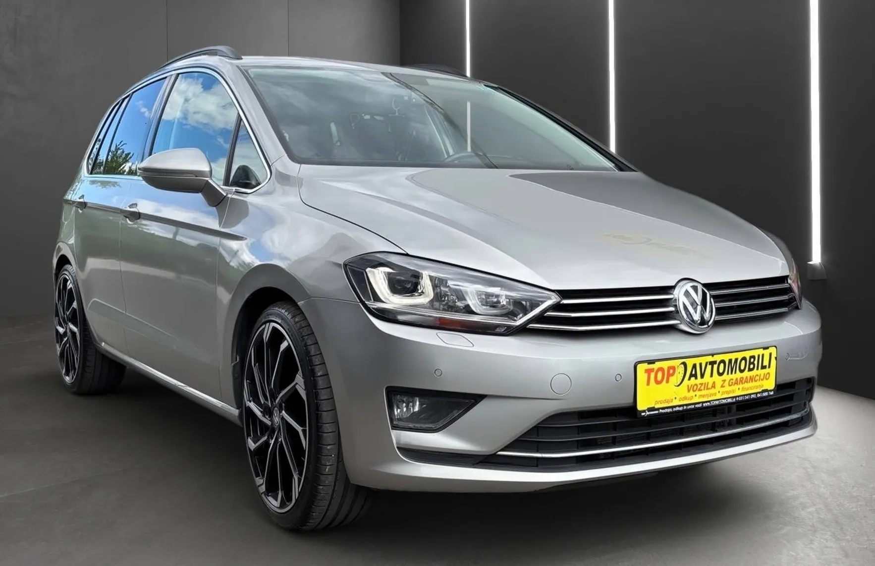 Zunanja slika - VW Golf - Sportsvan 1.6 TDI SLO XENON NAVI 1.LASTNIK PDC KAMERA - 10