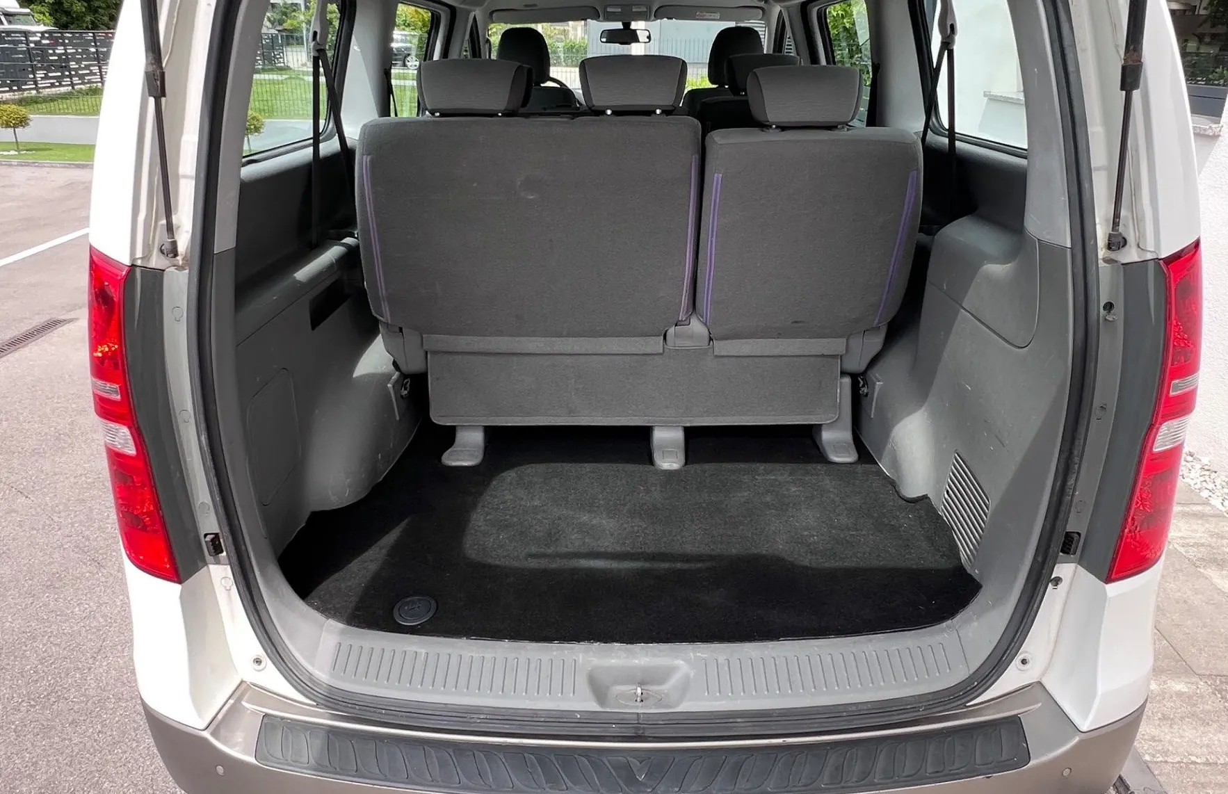 Zunanja slika - Hyundai H-1 - 2.5 CRDi+8SED+R.KAMERA+NAVI+3CONSKA KLIMA... - 18