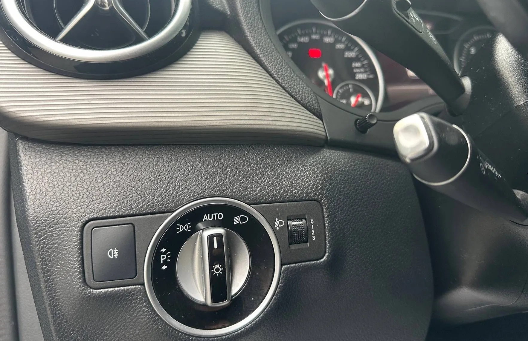 Zunanja slika - Mercedes-Benz B-Razred - B180d NAVI TEMP KAM KLJUKA PDC MOŽNOST BREZ POLO.. - 18