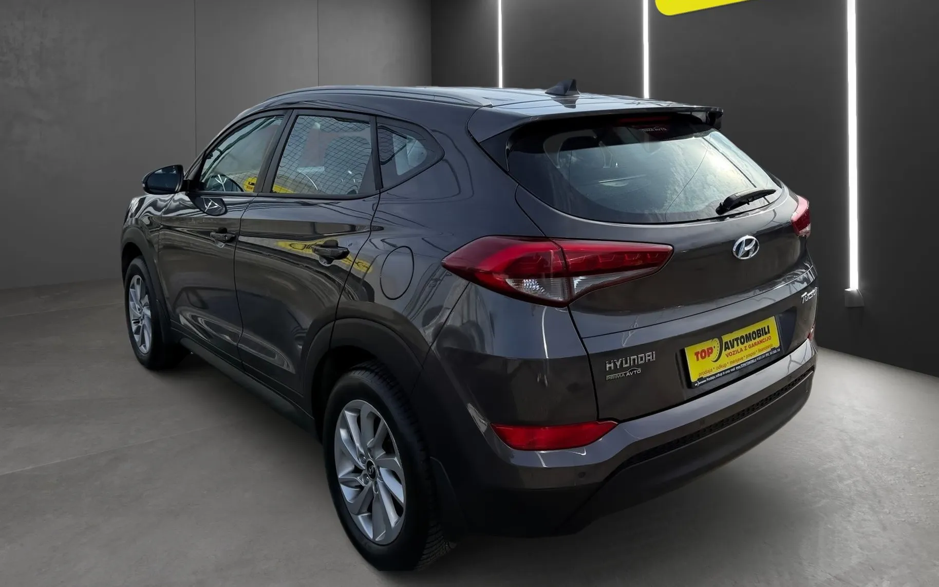 Zunanja slika - Hyundai Tucson - 1.6 GDI 1.LASTNIK SLO VOZILO TEMPOMAT PDC KAMERA - 4