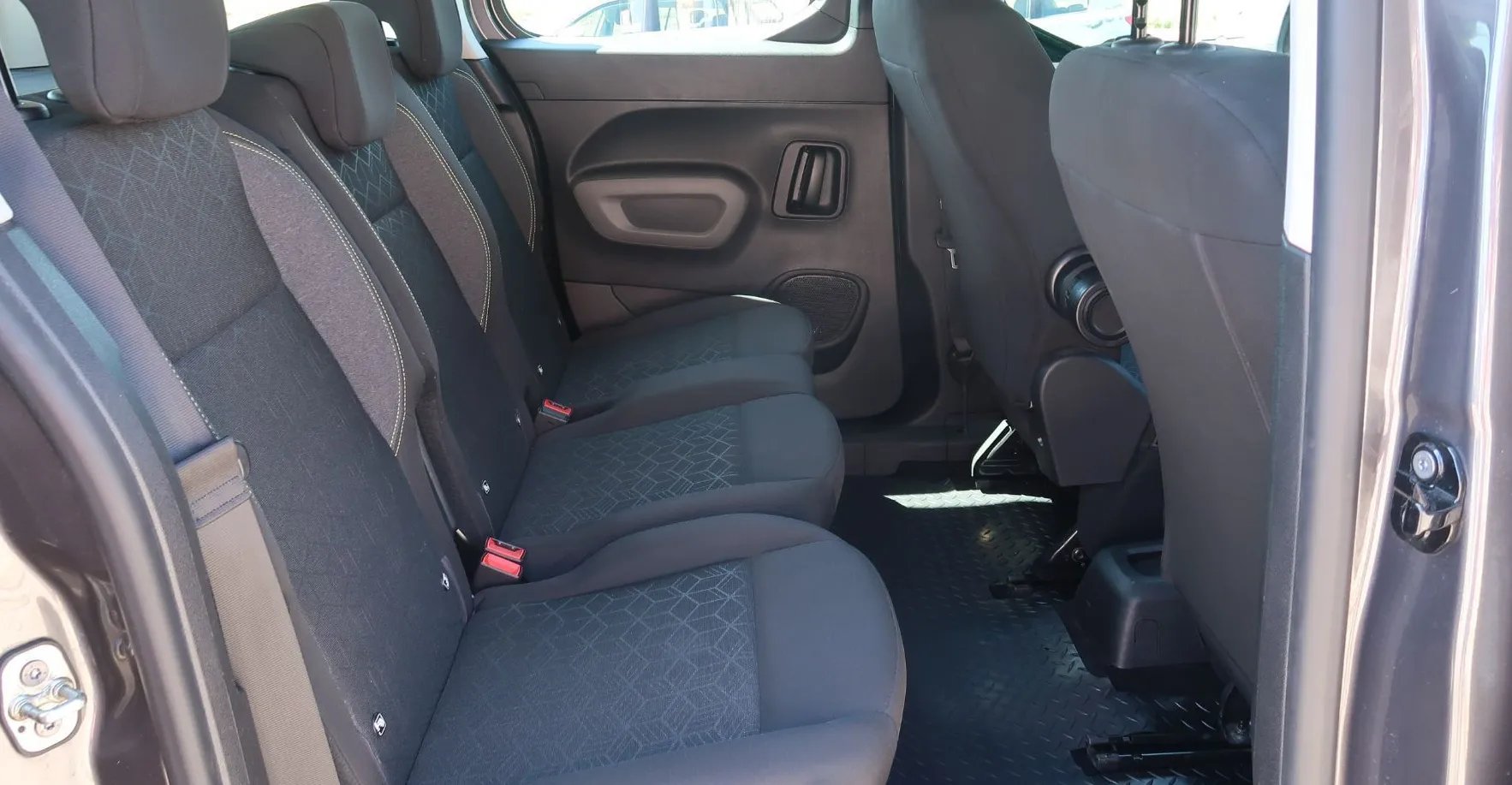 Zunanja slika - Peugeot Rifter - 1.5 BLUEHDI 100 ACTIVE PACK-PDC-AVTOMATSKA KLIMA - 15