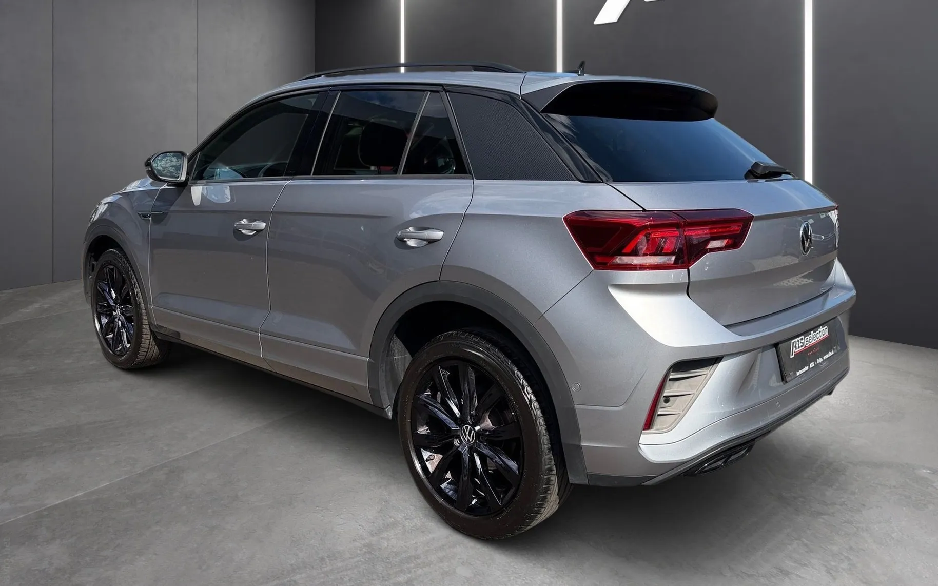 Zunanja slika - Volkswagen T-Roc - 1.5 TSI BMT R-Line-SLO-IQ Light-Mrtvi kot-Vzv.kam - 4