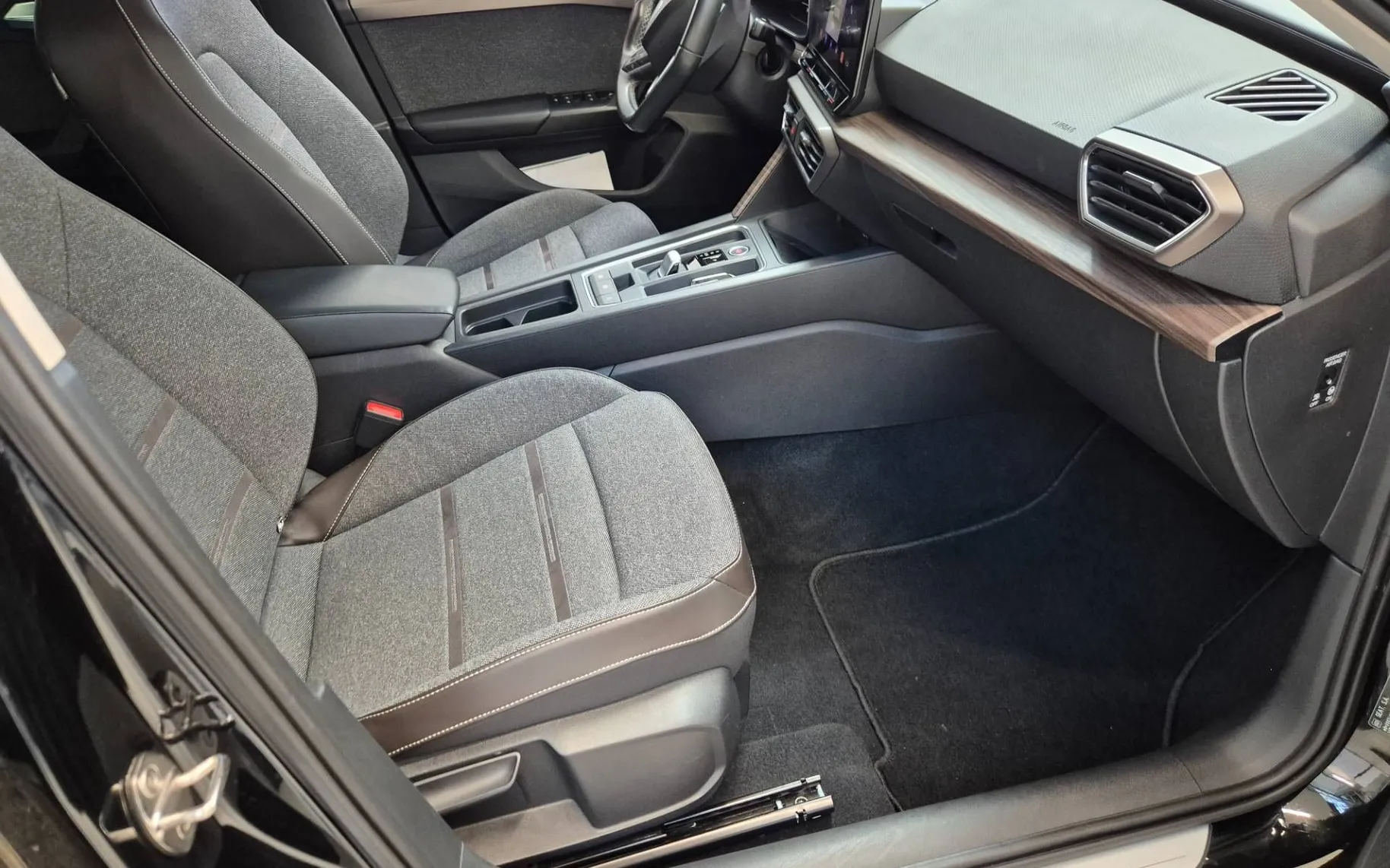 Notranja slika - Seat Leon - ST 2.0 TDI Style DSG - 8