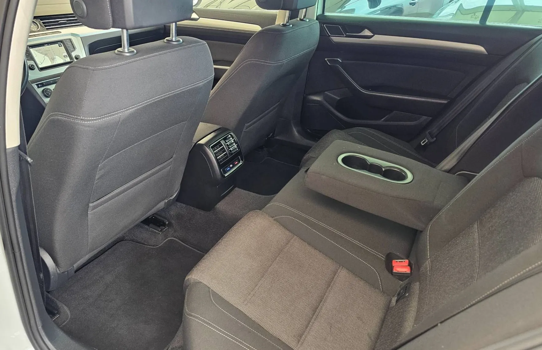 Zunanja slika - VW Passat - 2.0 TDI-SPORT LINE- FULL LED-LIMUZINA-1 LASTNIK-.. - 11