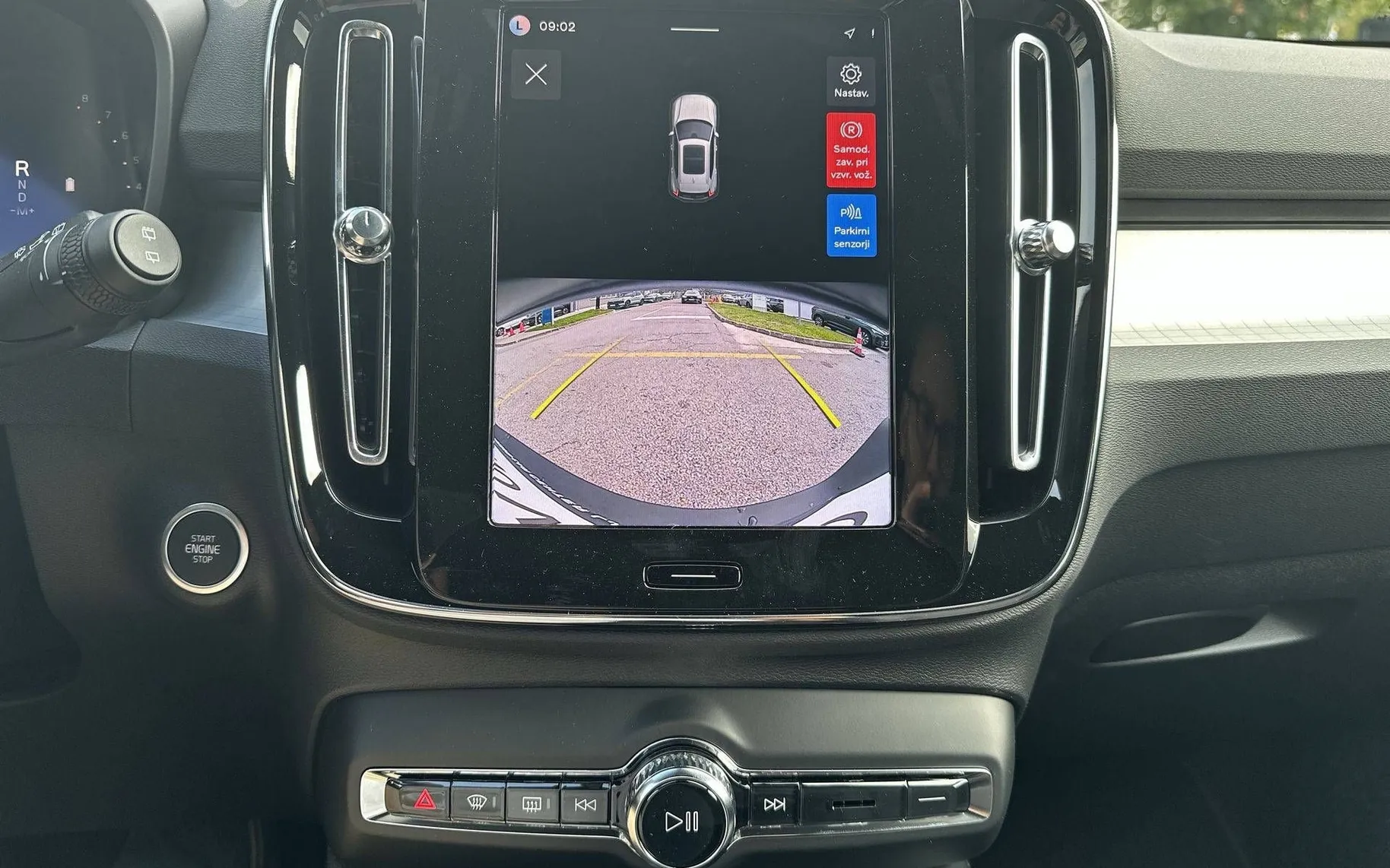Notranja slika - Volvo XC40 - B3P Core Avt. - 17