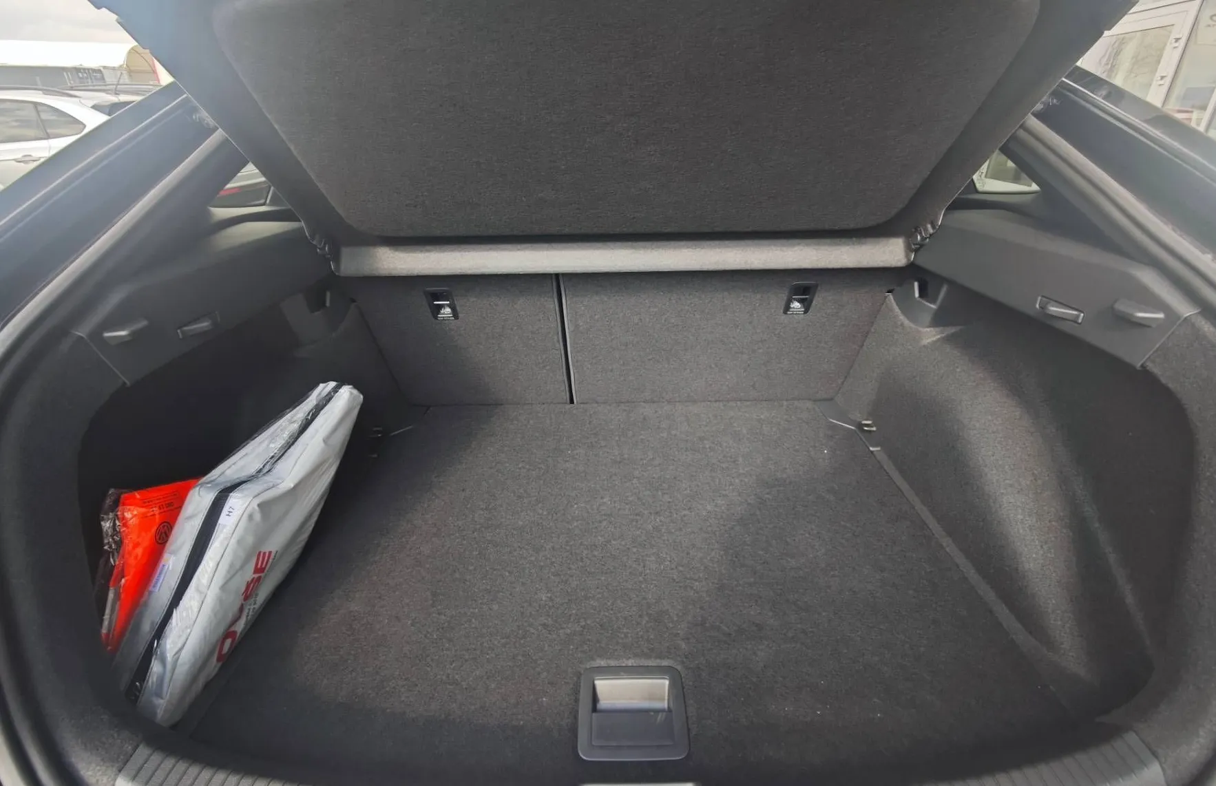 Zunanja slika - Volkswagen Taigo - 1.0 TSI 4JOY 85  115 ... - 13