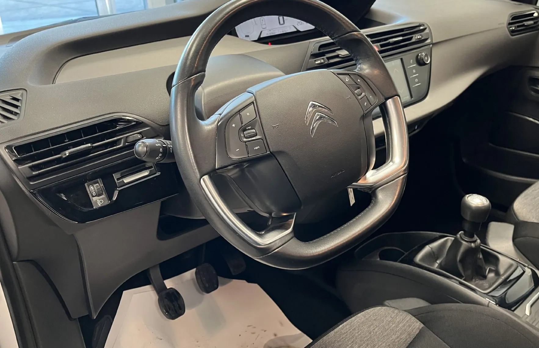 Zunanja slika - Citroën C4 - Picasso Live PureTech 130 S S BVM6 - SLOVENSKO POREKLO - - 7