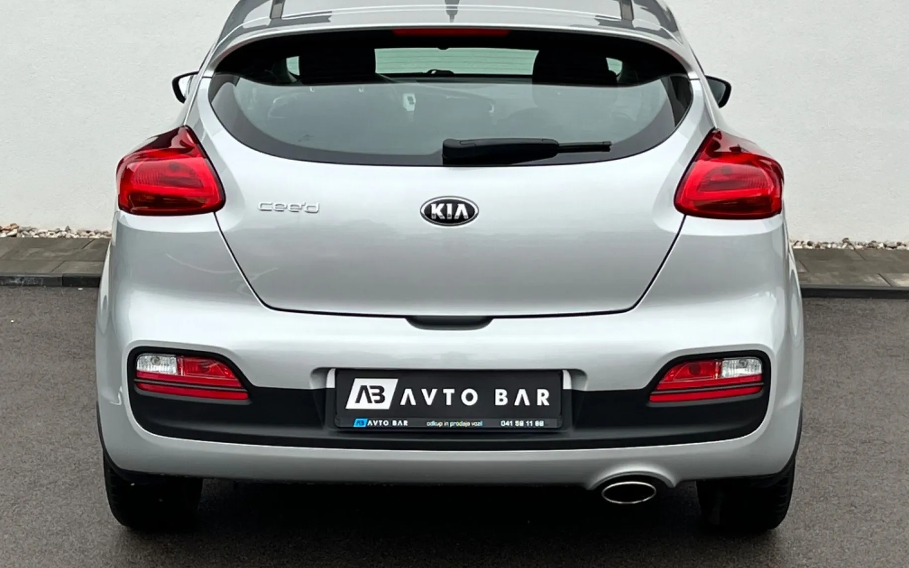 Notranja slika - KIA Pro_Ceed - 1.4 CVVT+SLO+SAMO 97.888km+USB... - 7