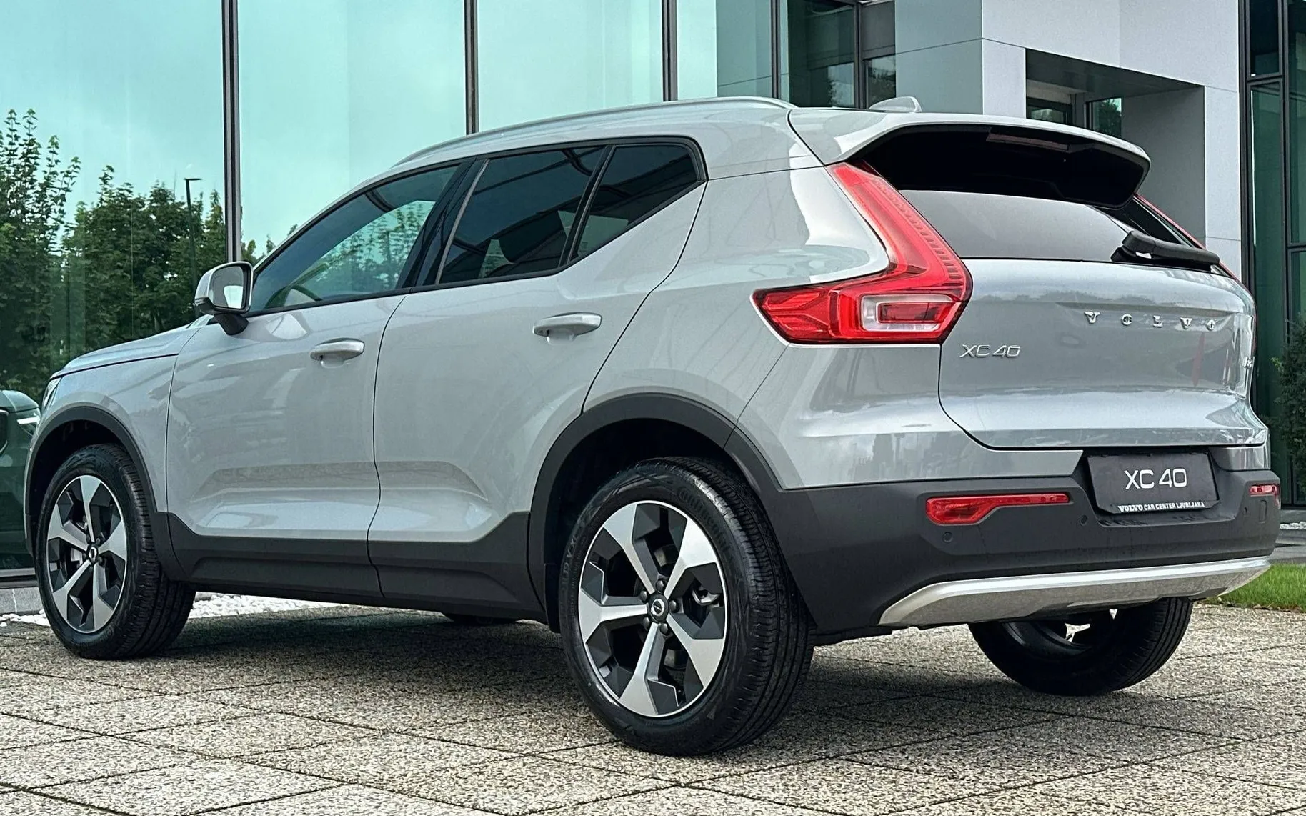 Notranja slika - Volvo XC40 - B3 P Core AT DCT 3 leta garancije + 3 servisi... - 7
