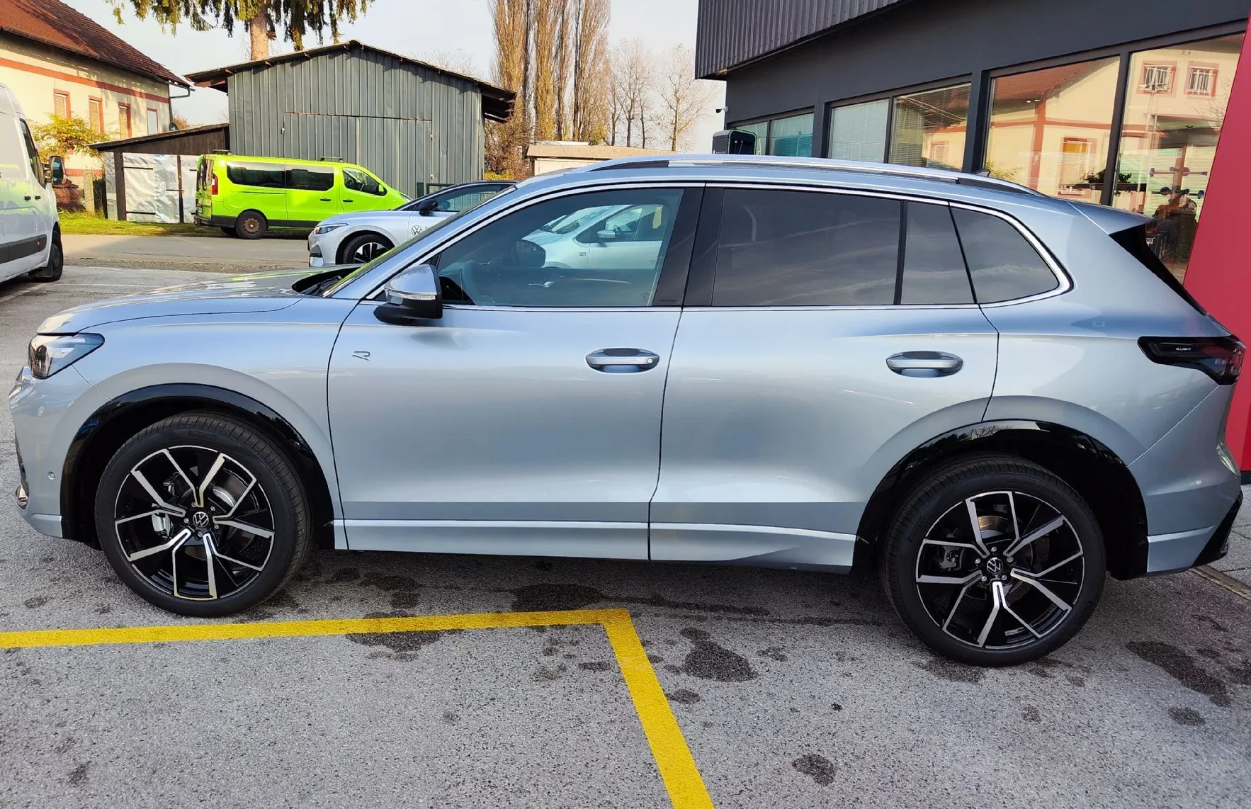 Zunanja slika - Volkswagen Tiguan - 2.0 TDI DSG 4JOY 110kW - 4