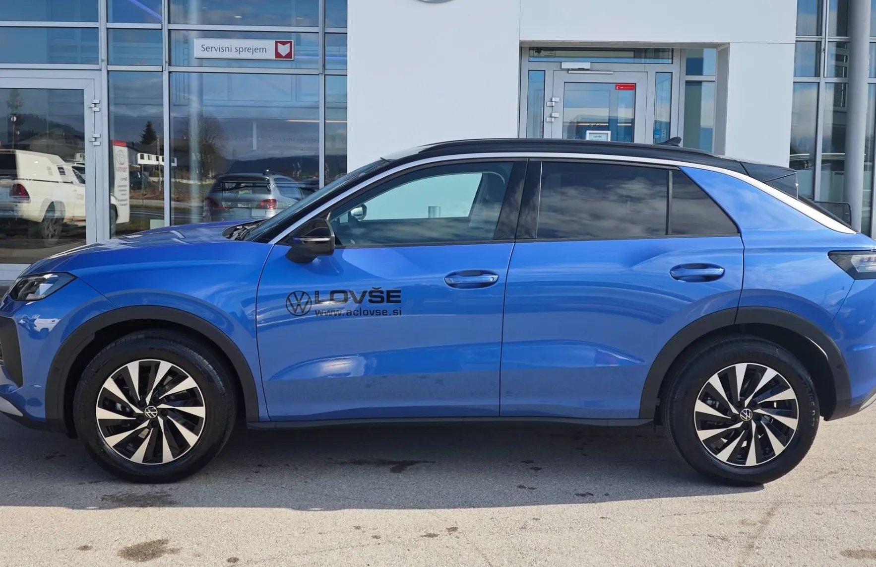 Zunanja slika - Volkswagen T-Roc - 1.5 eTSI Life DSG 110  150  ||OGROMNO OPREME||... - 7