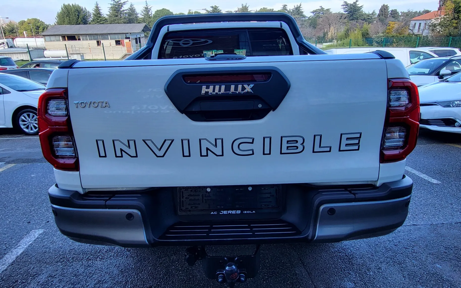 Zunanja slika - Toyota Hilux - 2.8 D-4D Invincible Automatic - 12