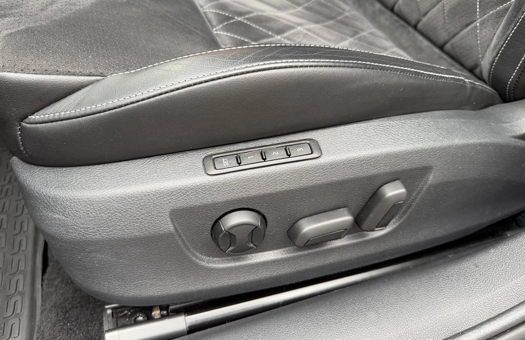 Zunanja slika - Škoda Superb - 2.0 TDI Sportline Combi DSG147kW-DCC-Memory-Canton - 11