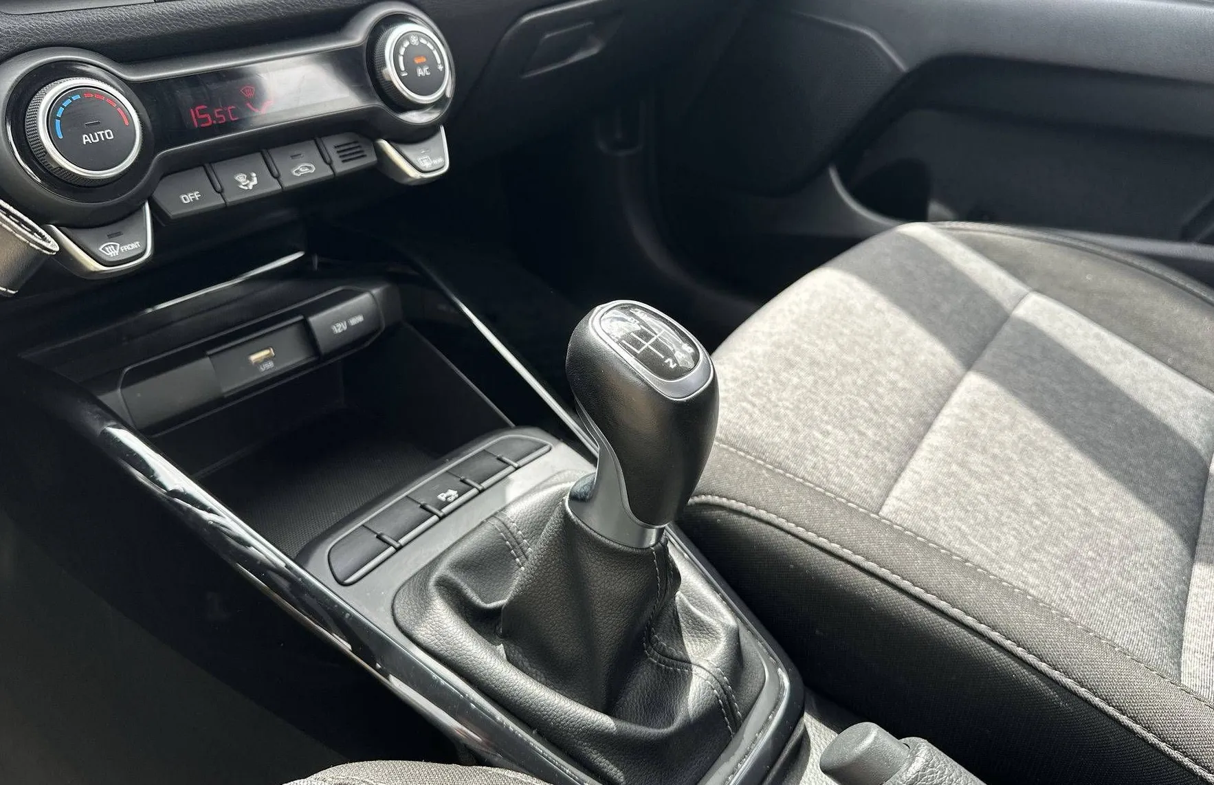 Zunanja slika - KIA Stonic - 1.0 T-GDi LX Urban ISG... - 20