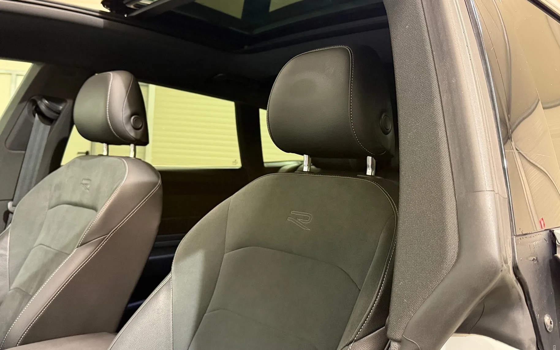 Notranja slika - VW Arteon Shooting Brake - 2.0 TDI-R LINE-4X4-PANORAMA-ACC-VIRTUAL-KAMERA-F1 - 11
