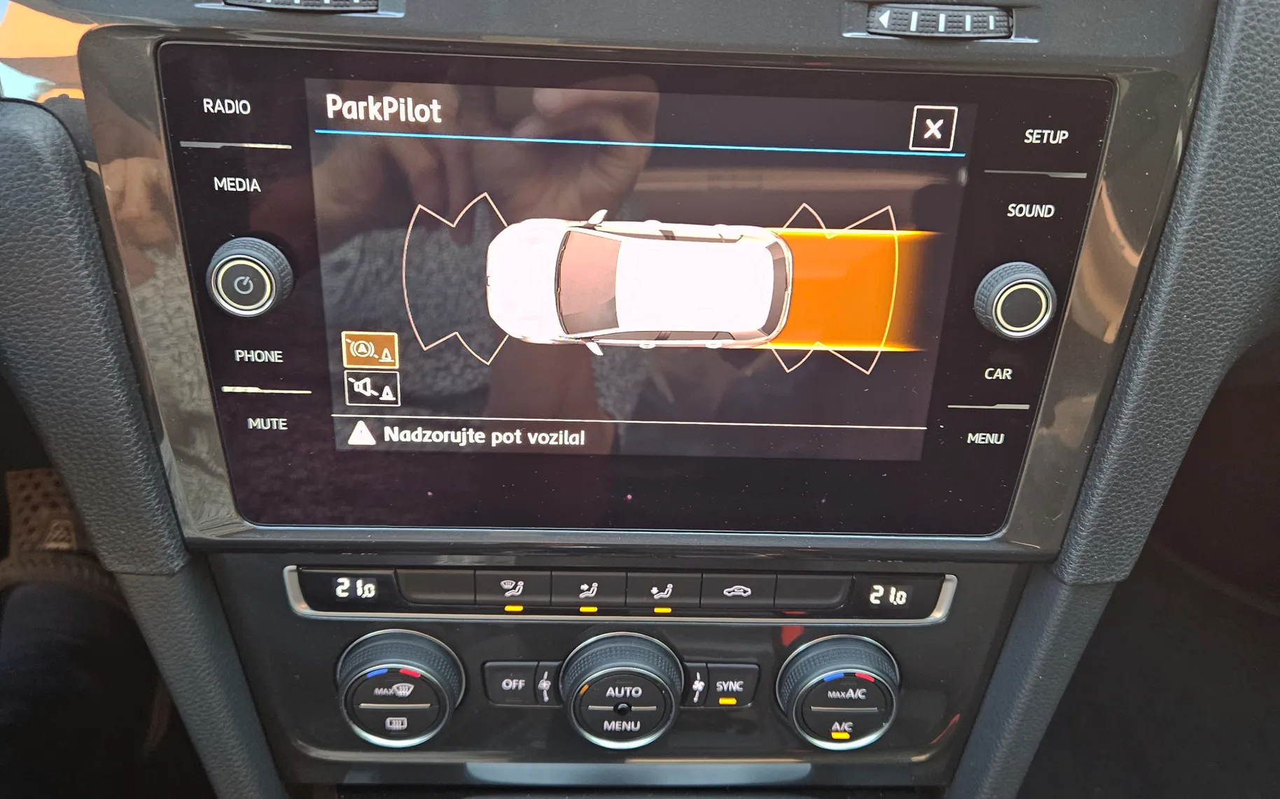 Notranja slika - Volkswagen Golf - 1,0 TSI BMT Comfortline - 9